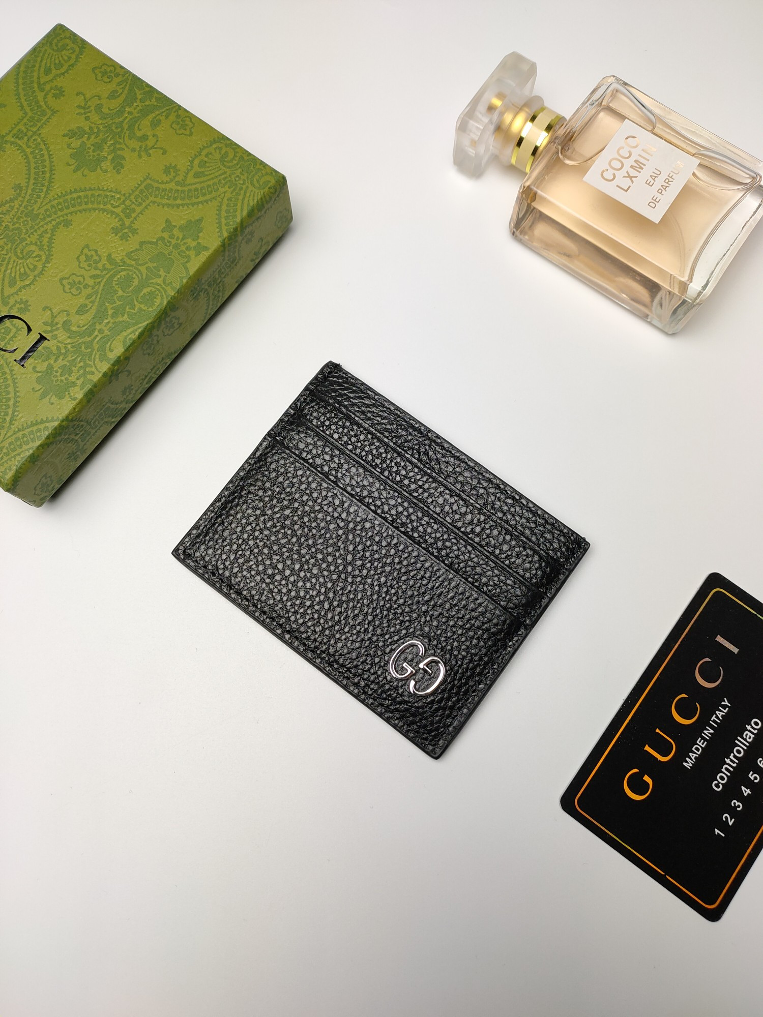 G*u*i gg  card case wallet