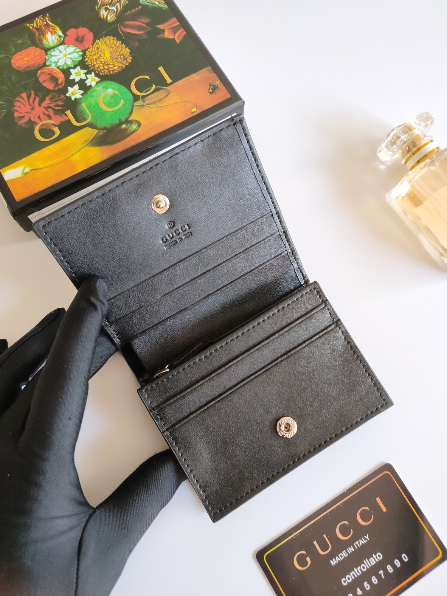 G*u*i gg  card case wallet