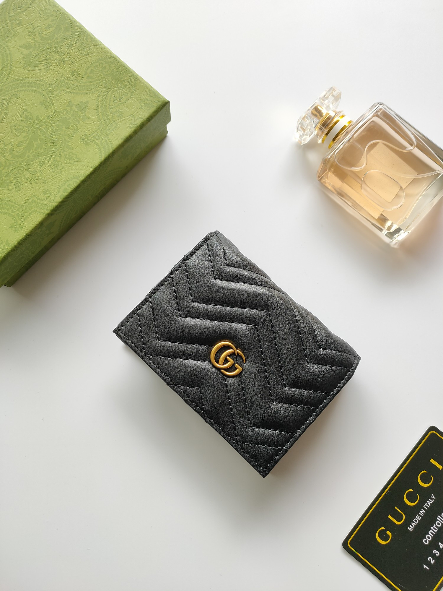 G*u*i gg  card case wallet