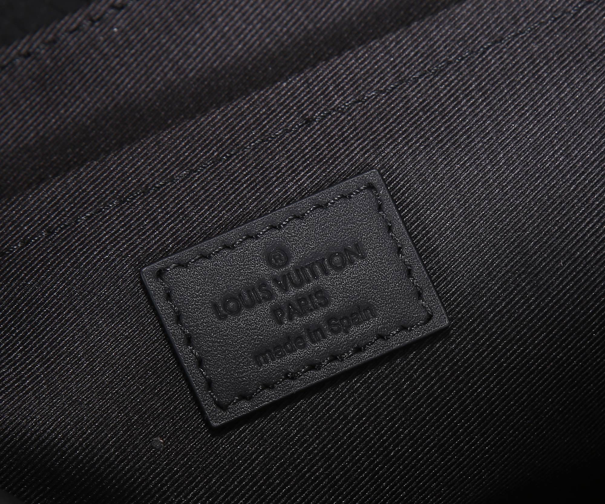 LV S-Cape Messenger M23741 28x16x10cm
