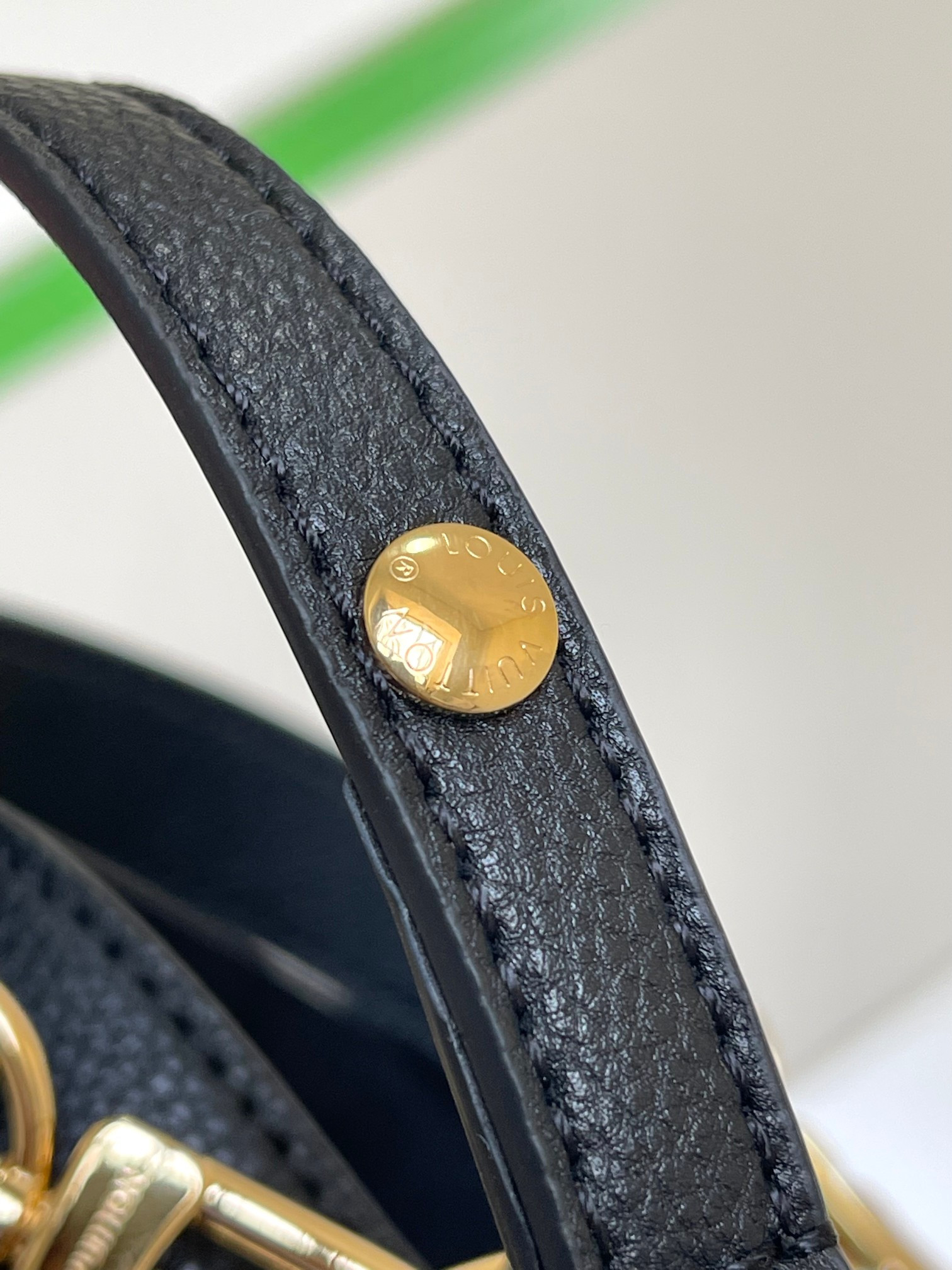 LV M46734 Néonoé BB 7.9 x 7.9 x 5.1 inches