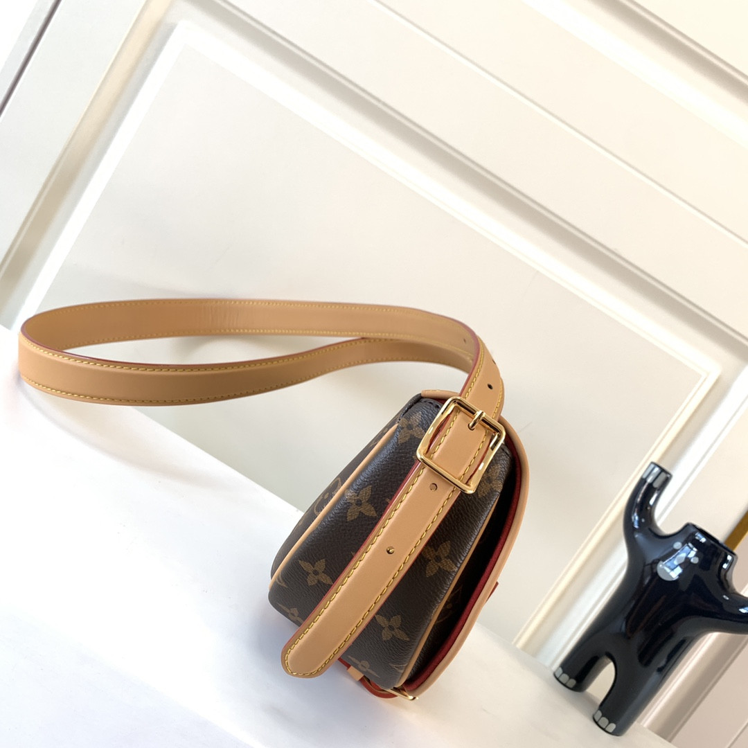LV M44860 18 x 15 x 8 CM
