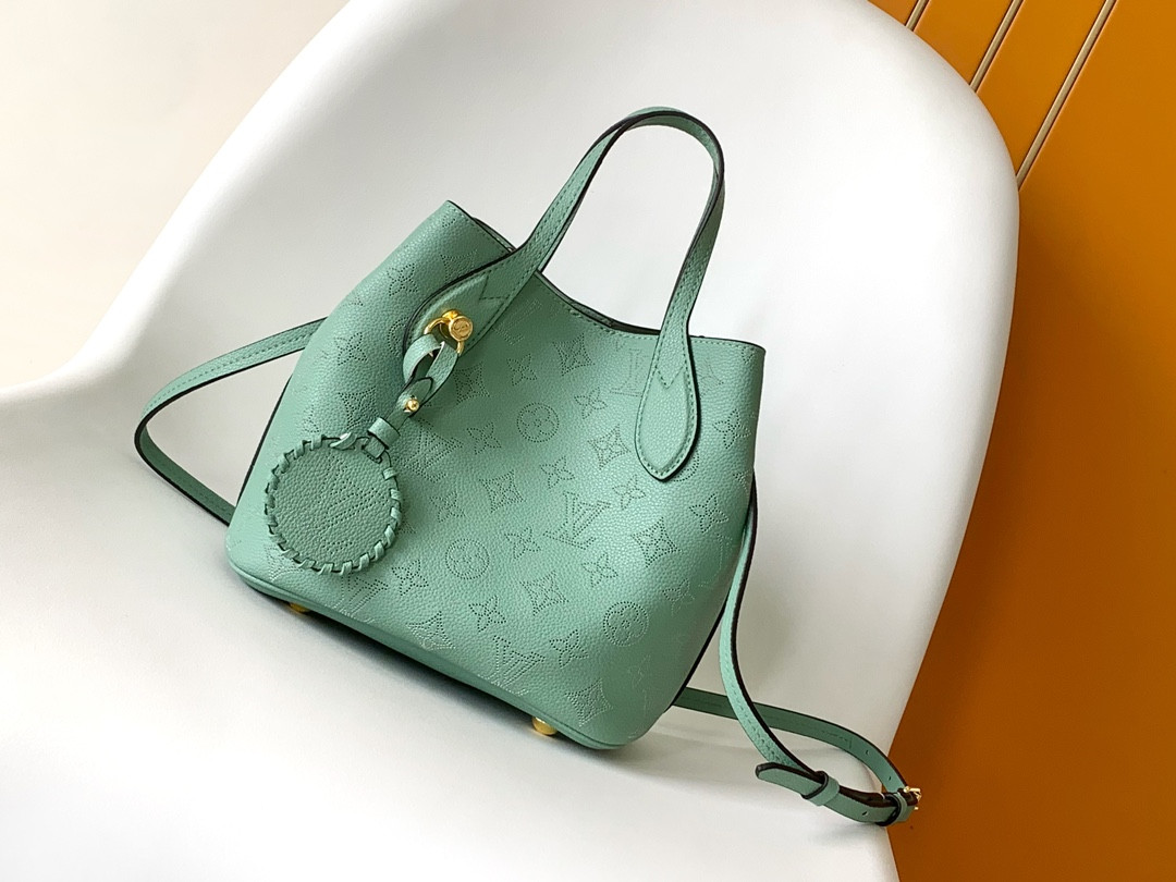 LV  Blossom M24930 20.0 x 20.0 x 12.5 CM