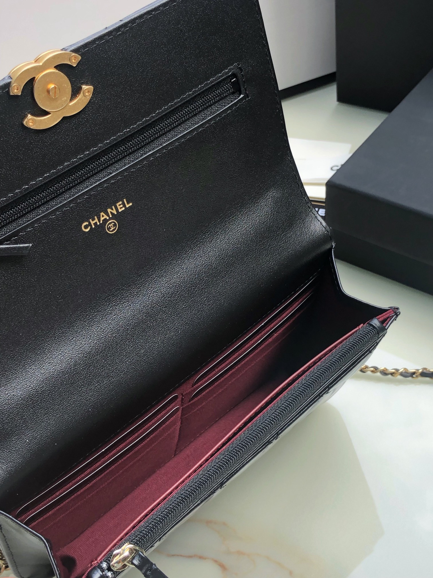 Ch*el classic wallet on chain black 4.8 × 7.5 × 1.4 in