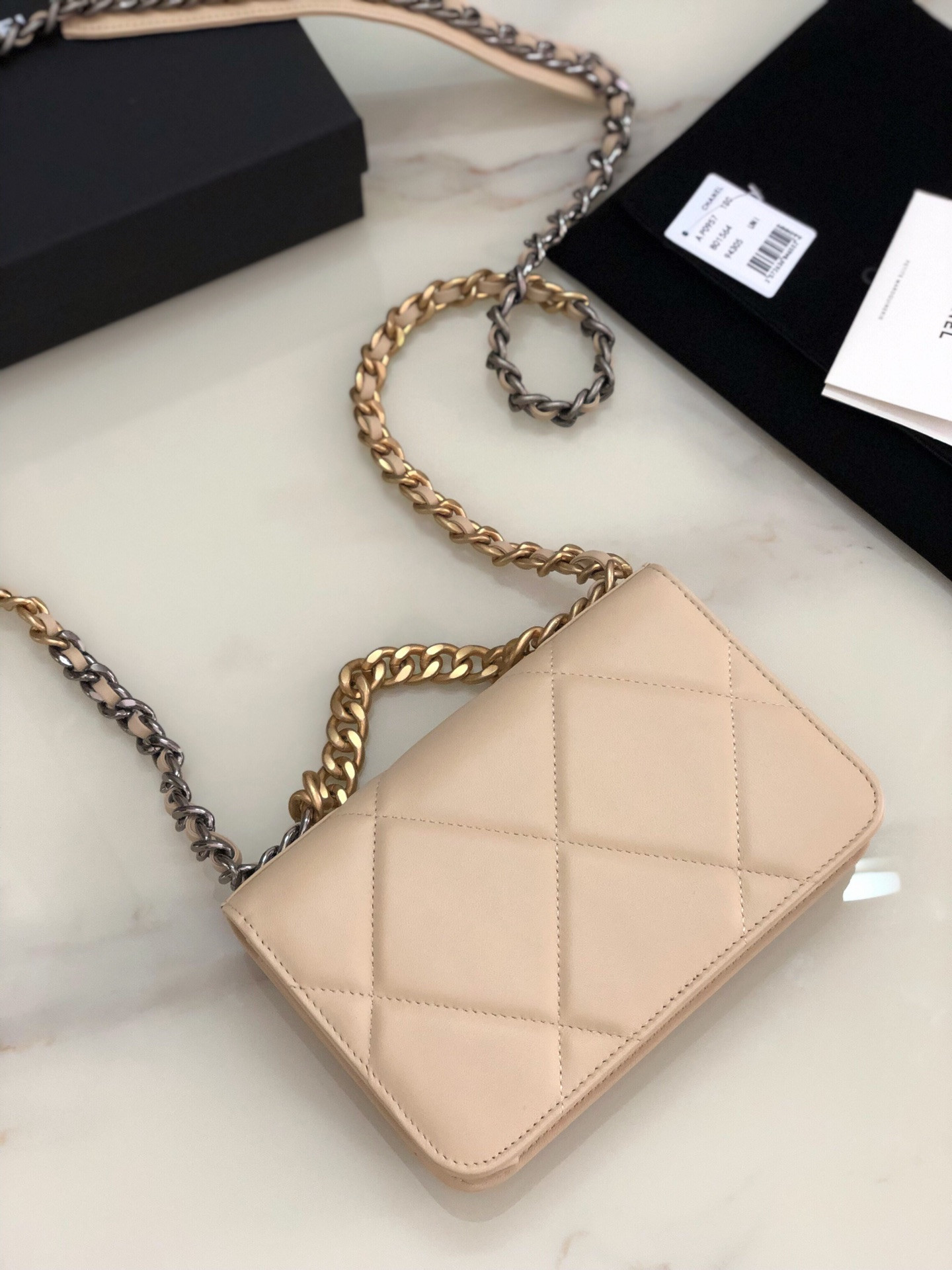 Ch*el classic wallet on chain 4.8 × 7.5 × 1.4 in