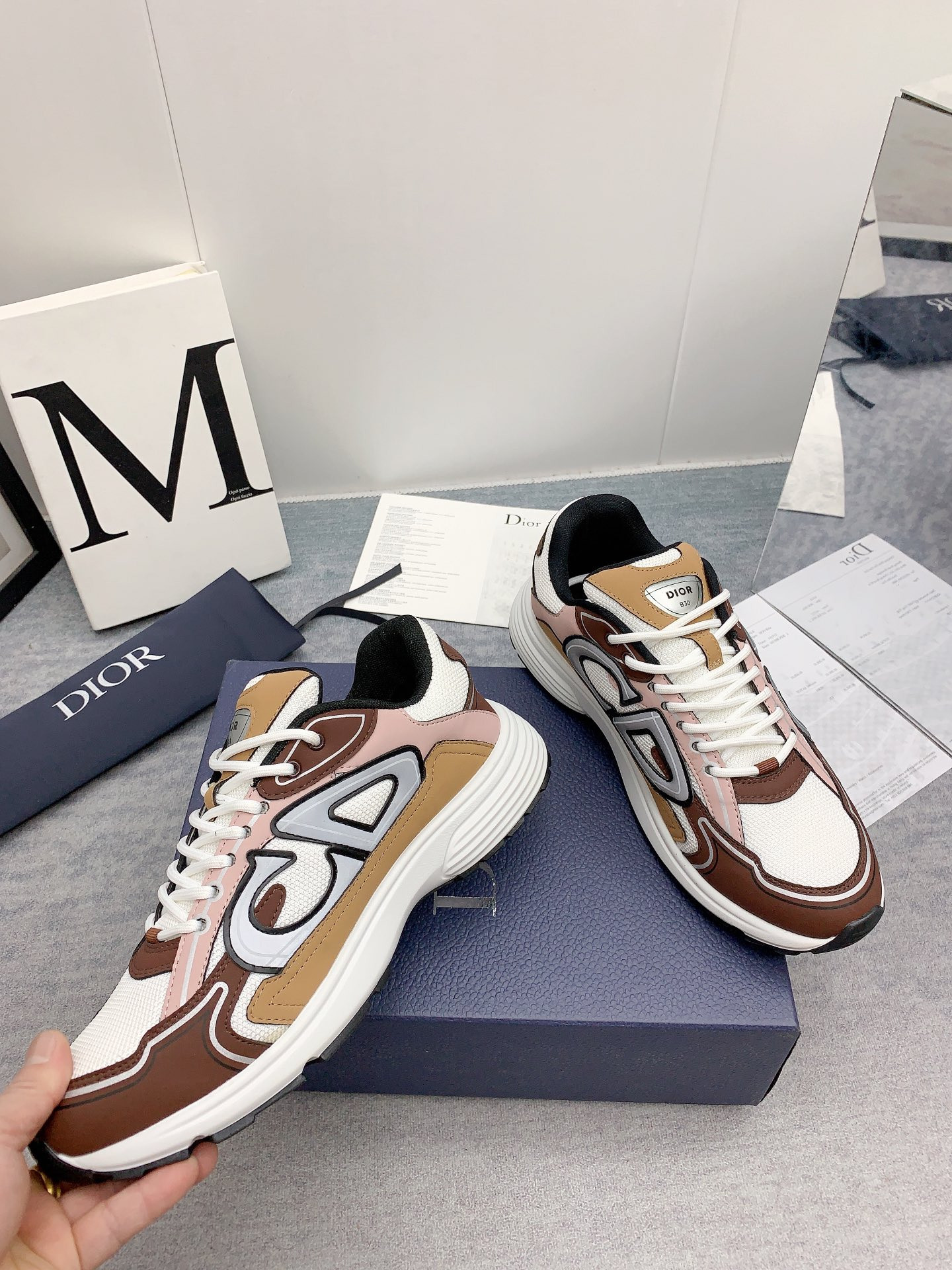 ua D*or b30 white brown beige
