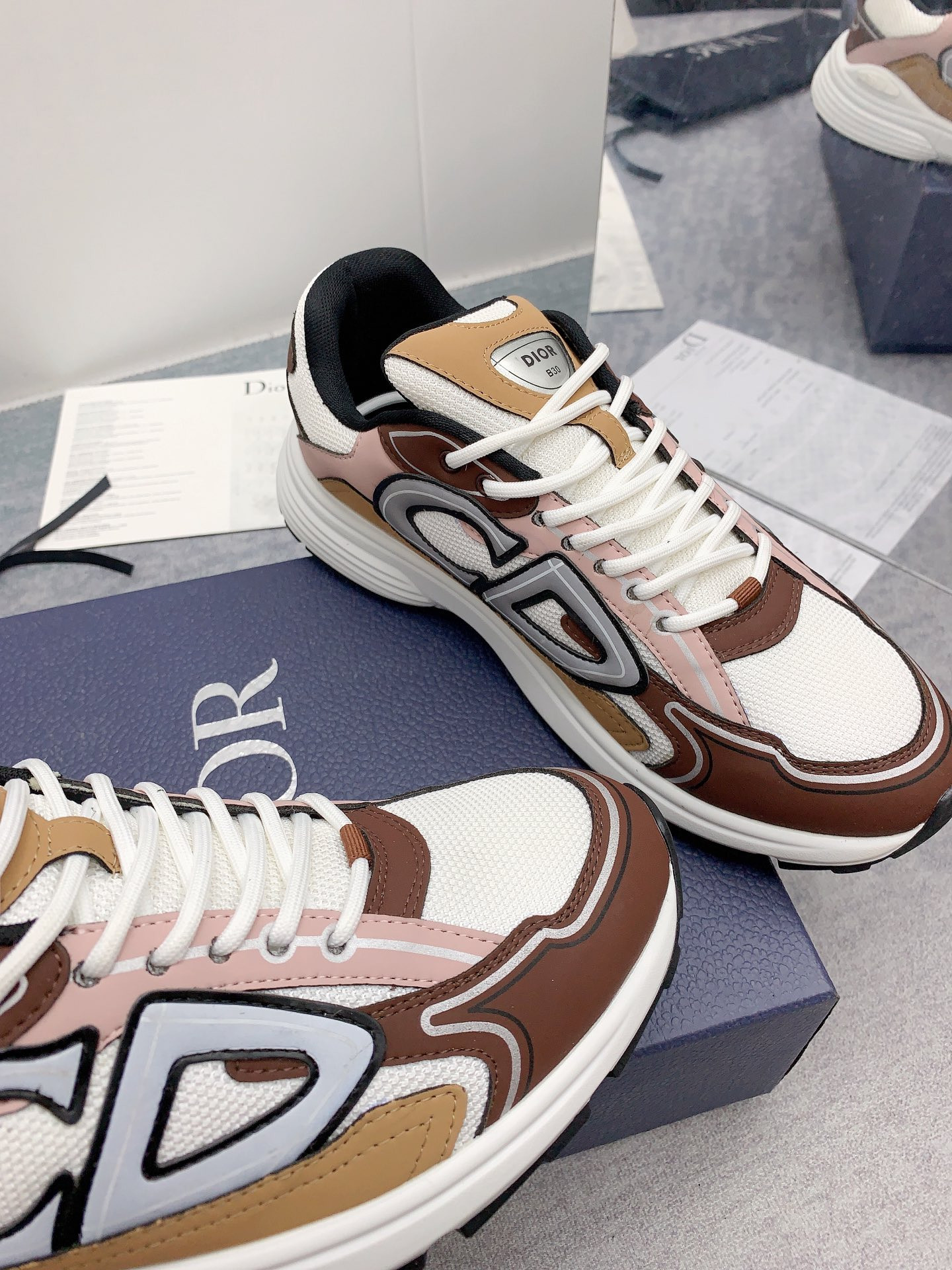 ua D*or b30 white brown beige