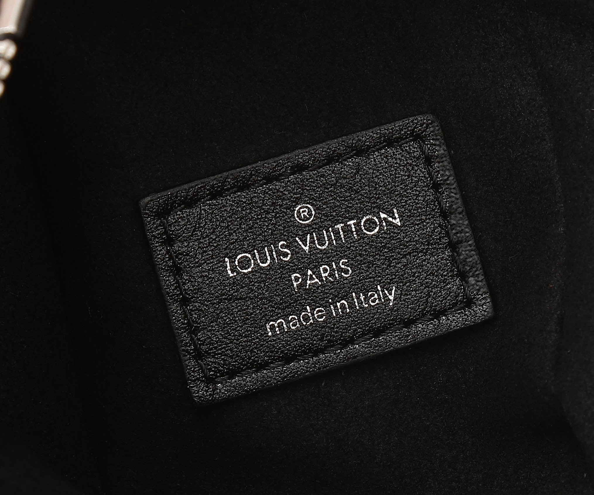 LV Side Trunk MM M25160  8.3 x 5.5 x 2.4 inches