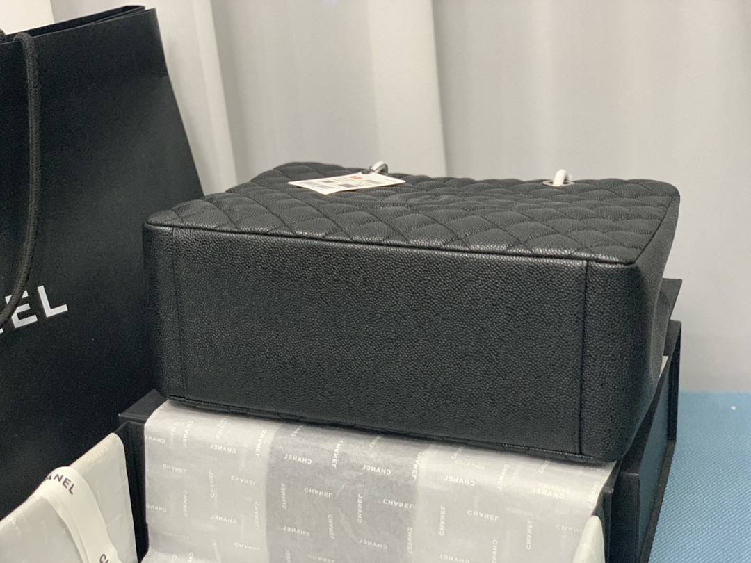 Ch*el gst caviar leather hardware 24x33x13cm