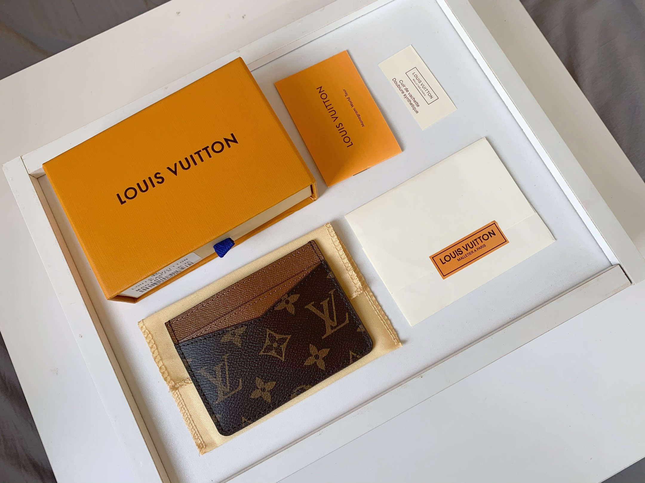 l0*is V*t0n lv card holder 8x11cm
