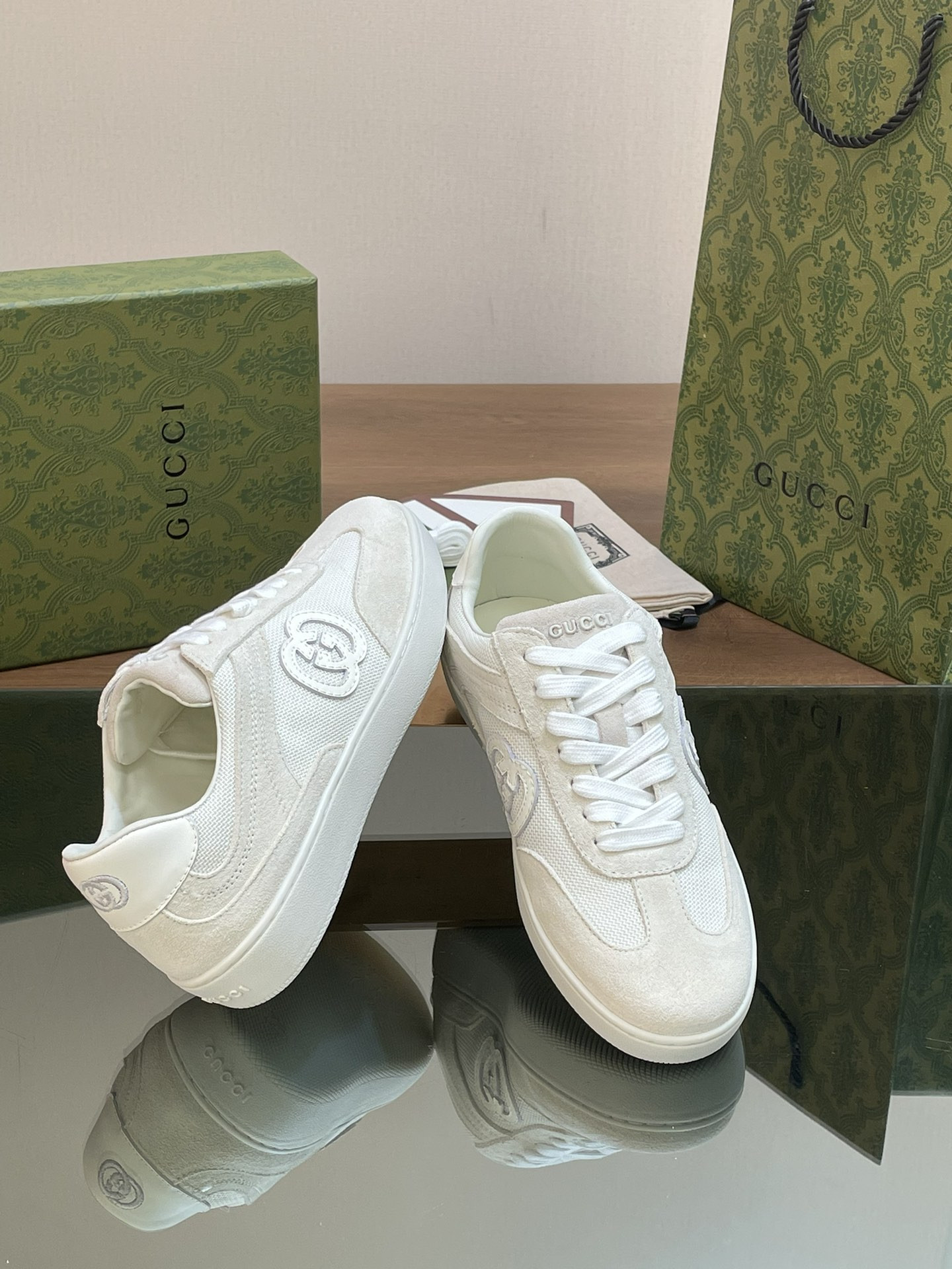 ua G*u*i interlocking g sneaker  white