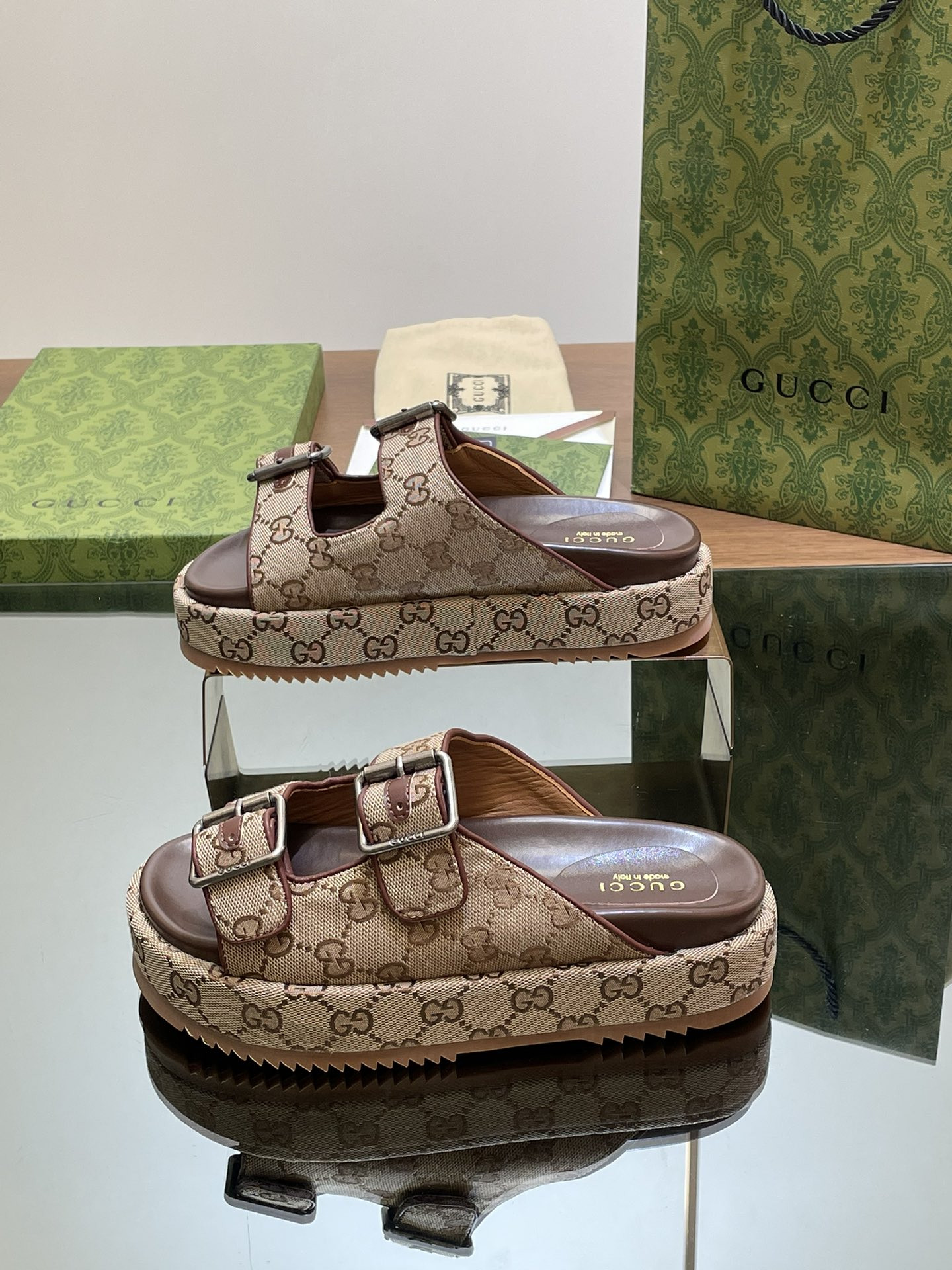 ua G*u*i  sandal with double g