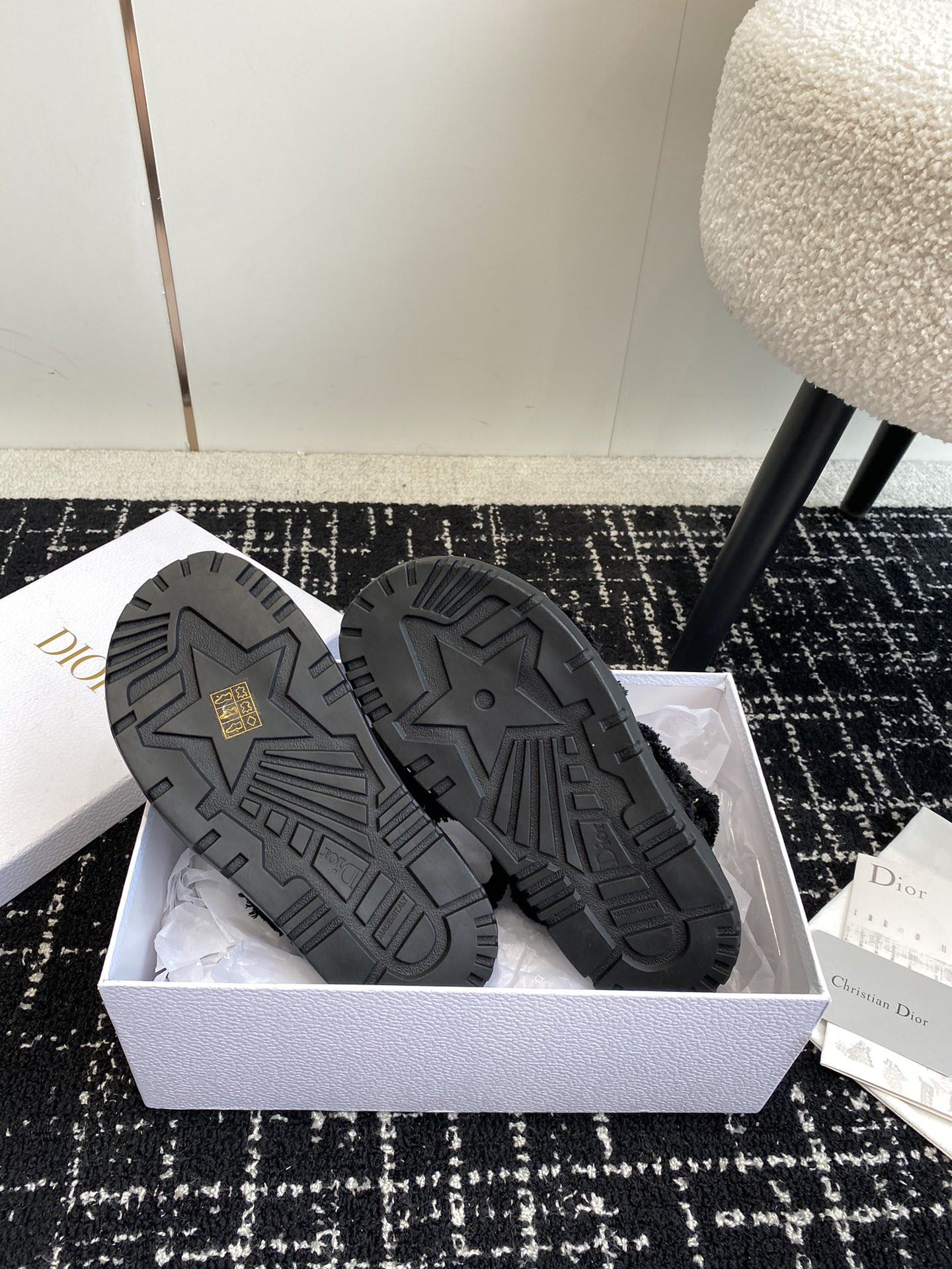 ua D*oract sandal