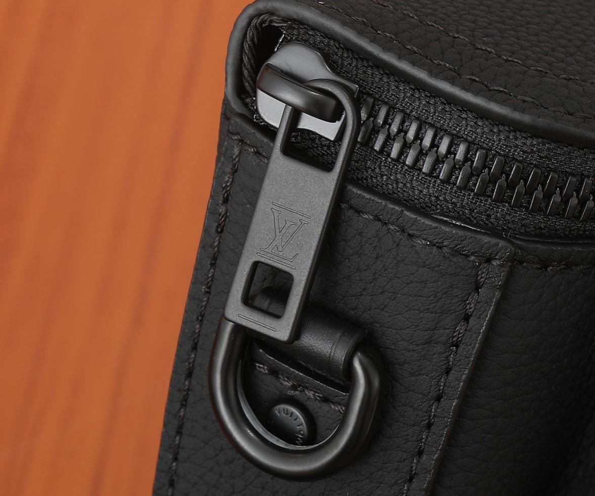LV Pilot Wearable Wallet M83563  7.9 x 4.7 x 2.2 in