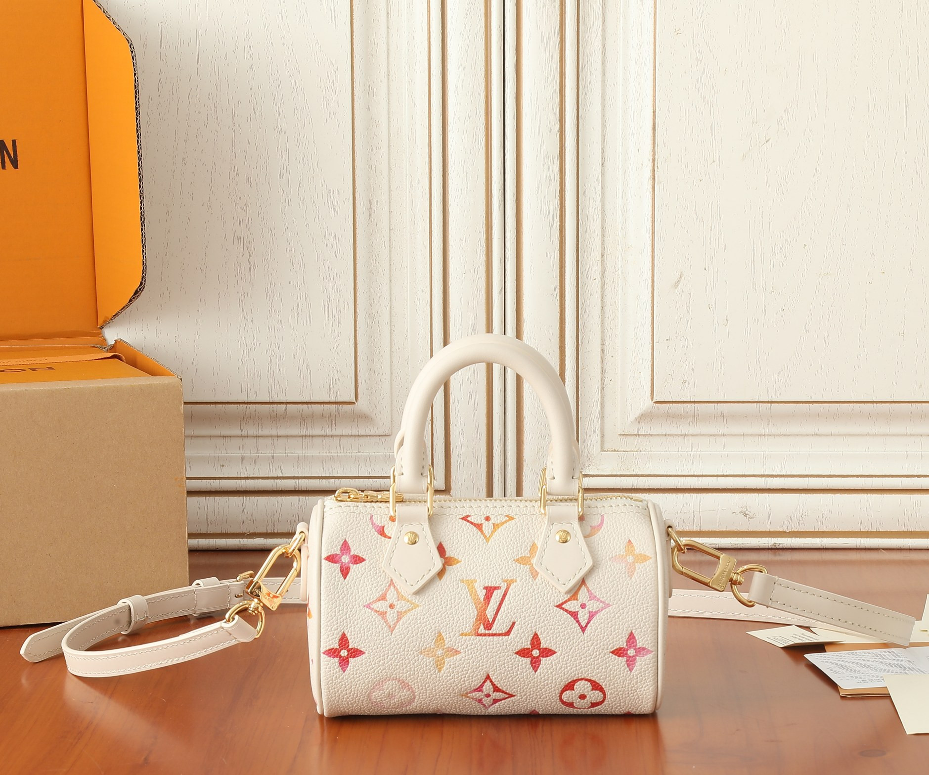 LV Nano Speedy M83452 6.3 x 3.9 x 3 in