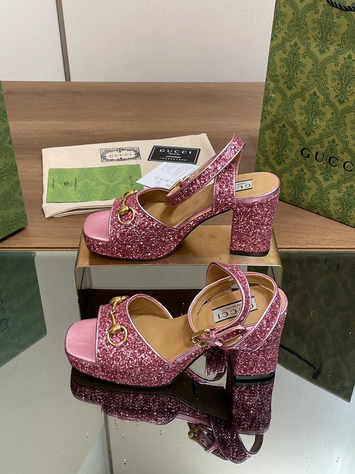 ua G*u*i horsebit platform sandal