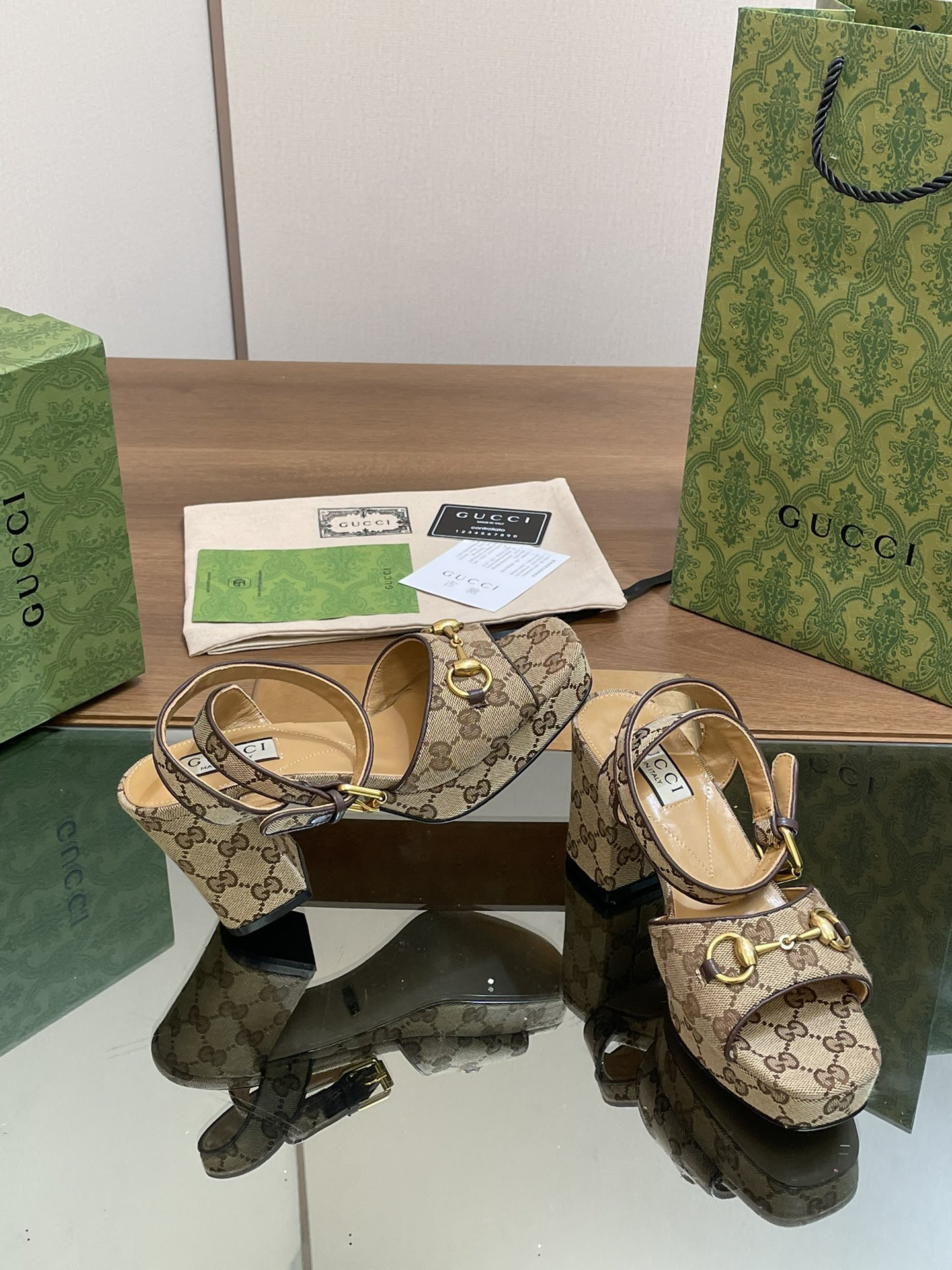 ua G*u*i horsebit platform sandal