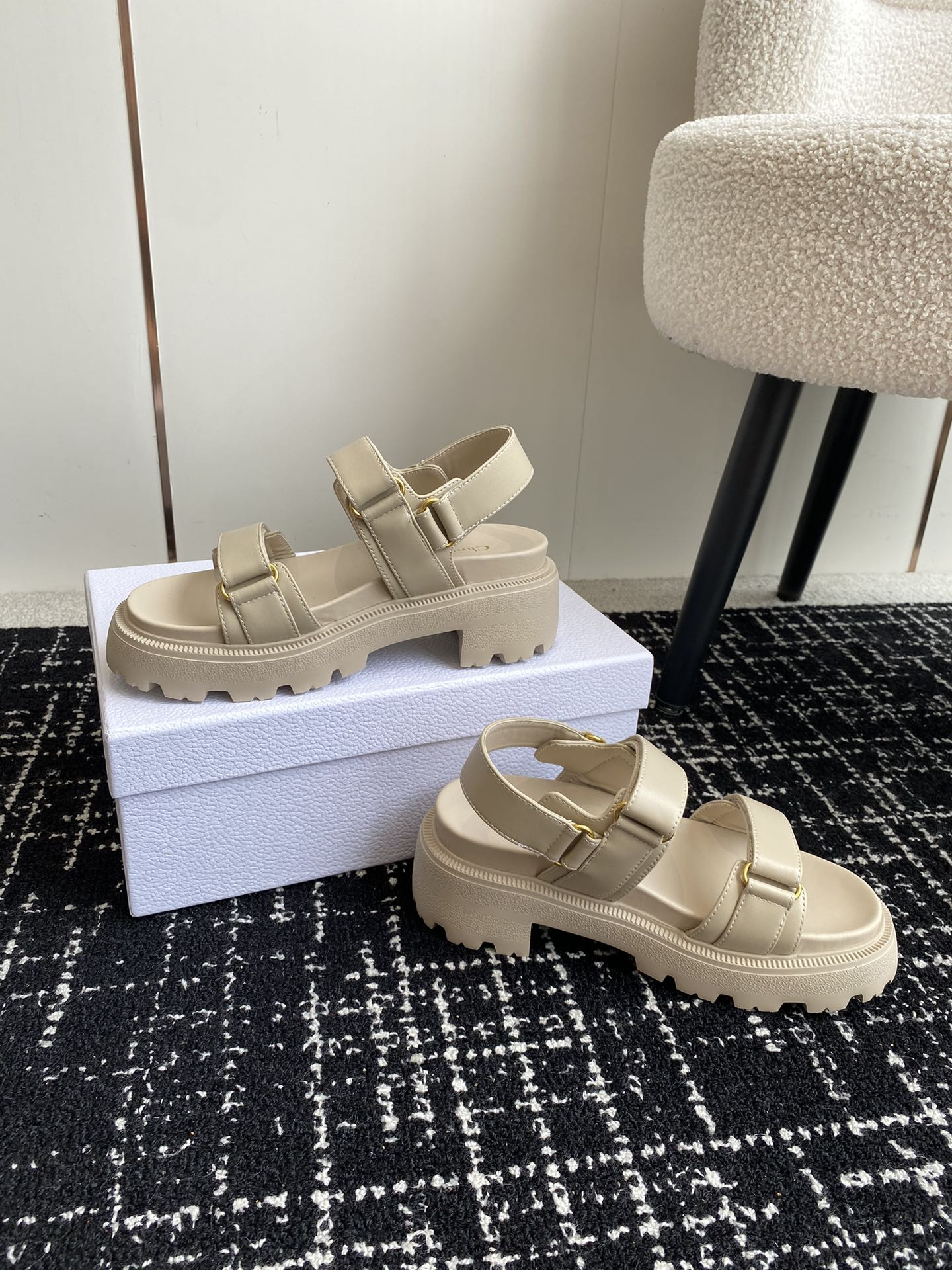ua D*oract platform sandal