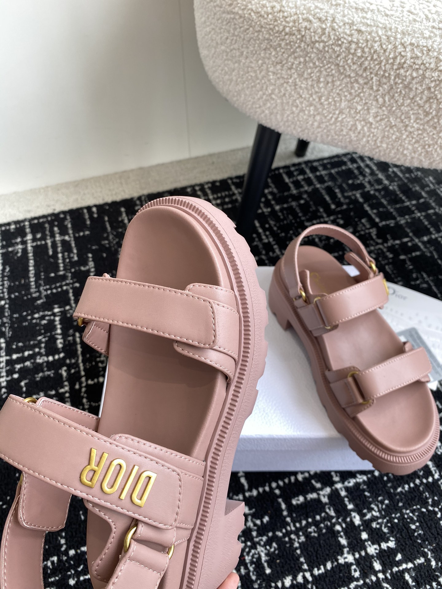 ua D*oract platform sandal