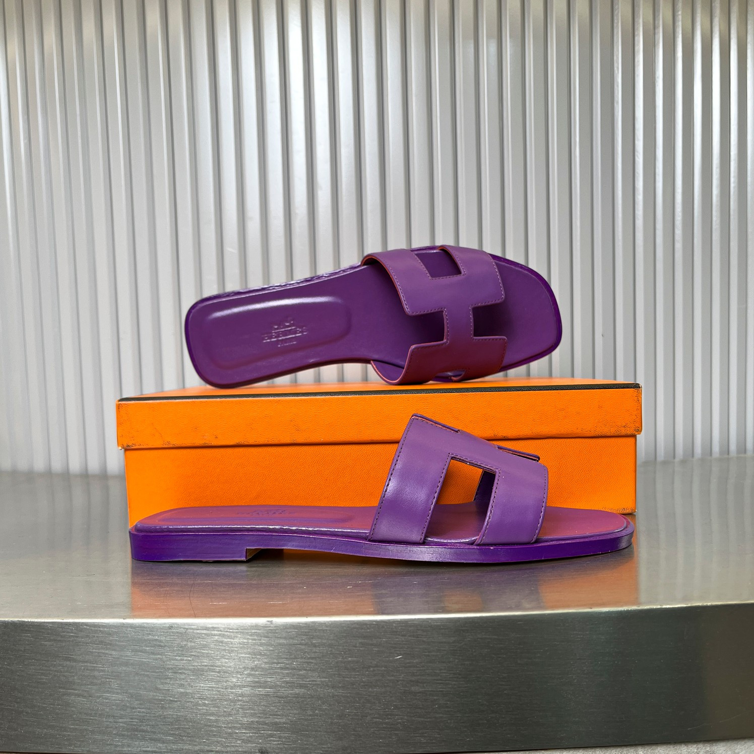 ua H**me5 oran sandal