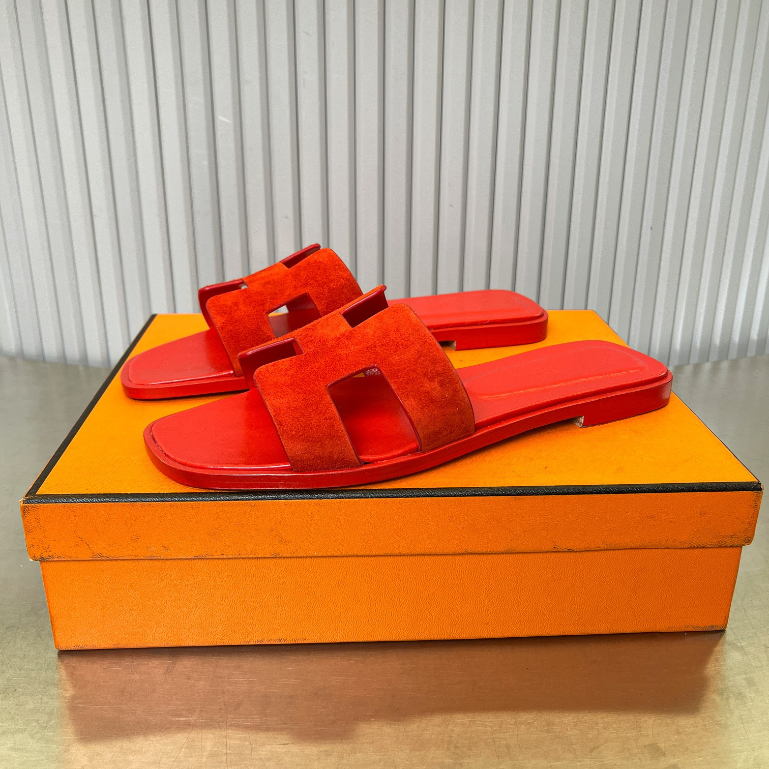 ua H**me5 oran sandal