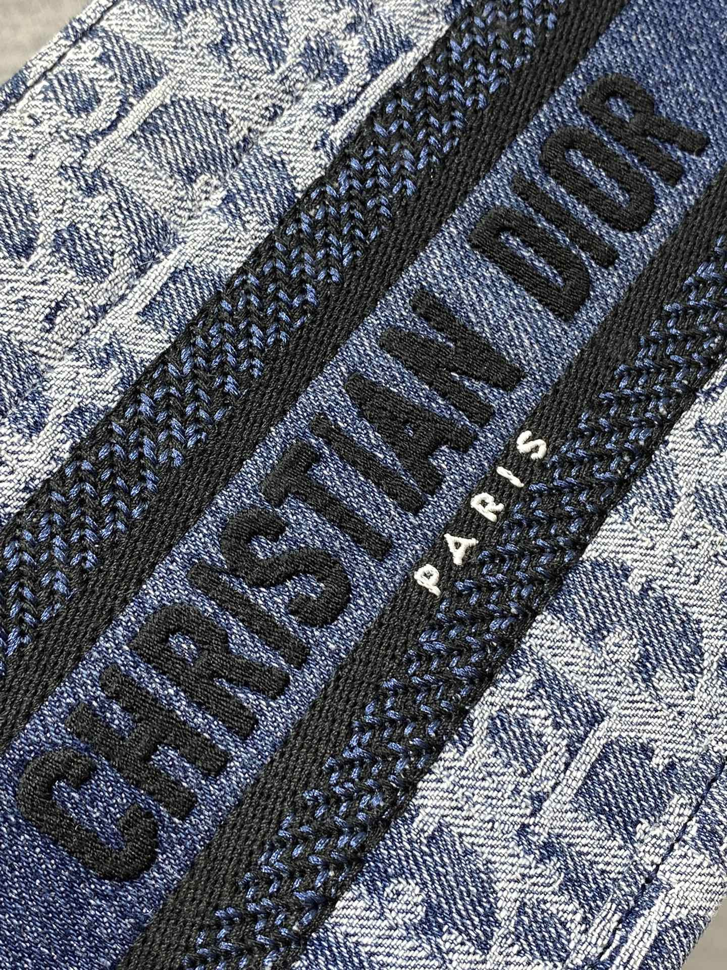 mini D*or book tote blue denim D*or oblique jacquard 21.5 x 13 x 7.5 cm