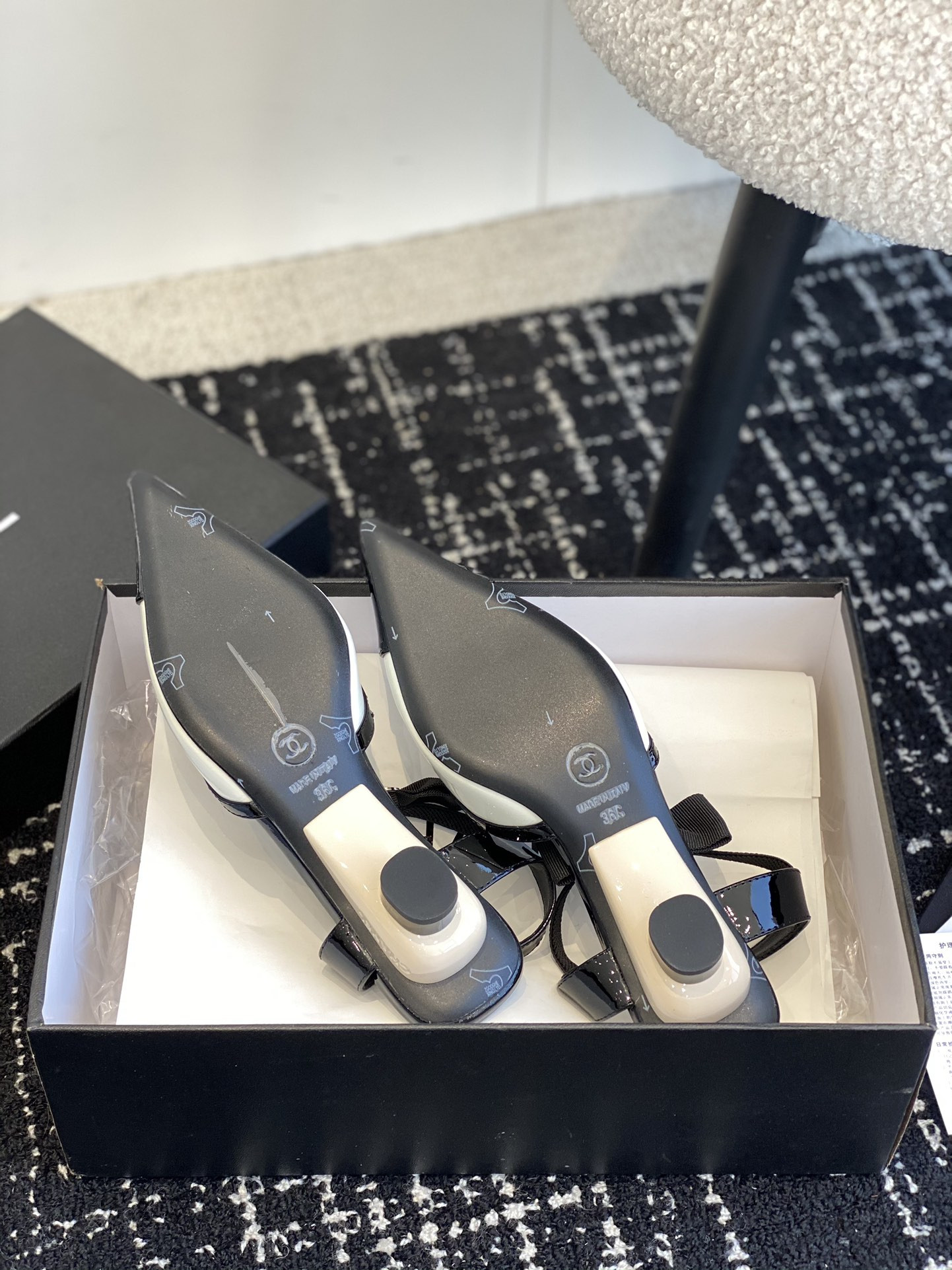 ua Ch*el slingbacks