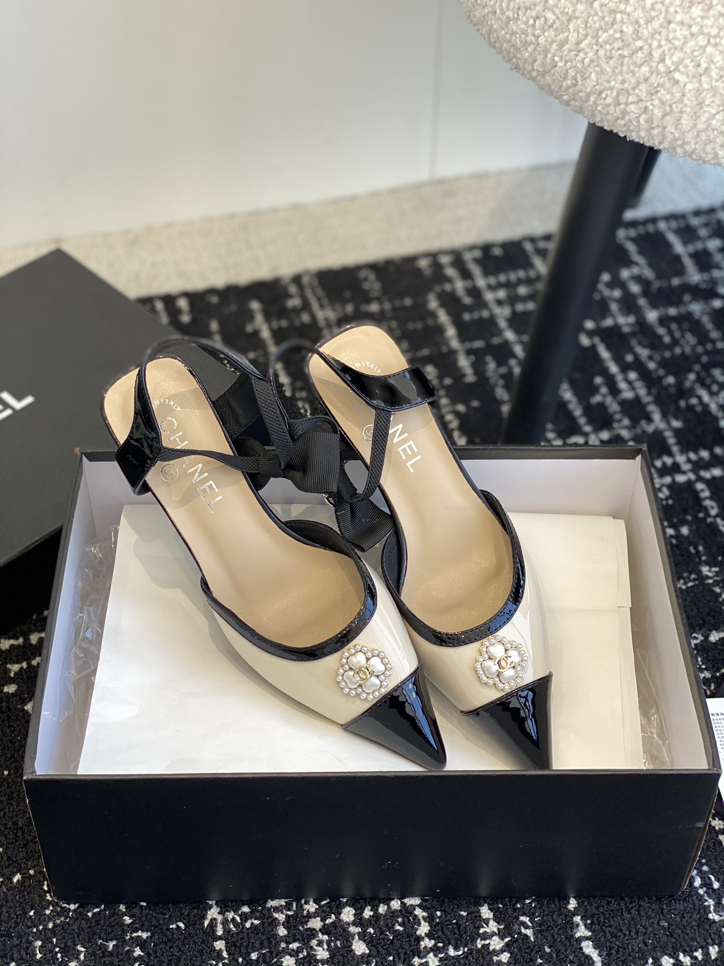 ua Ch*el slingbacks