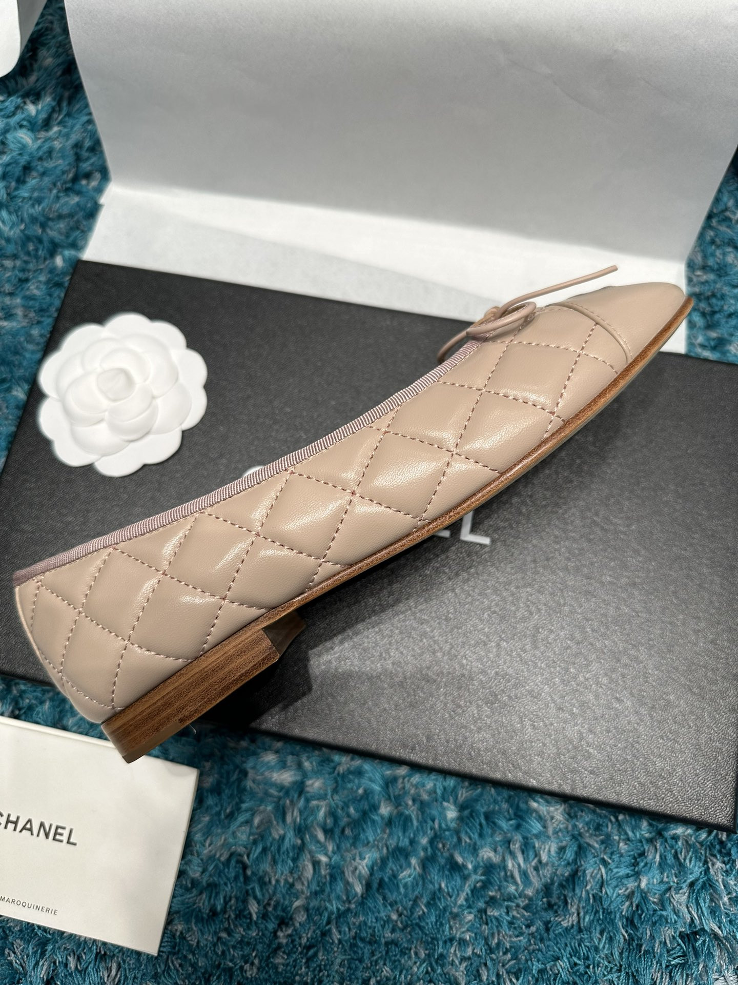 ua Ch*el ballet flats