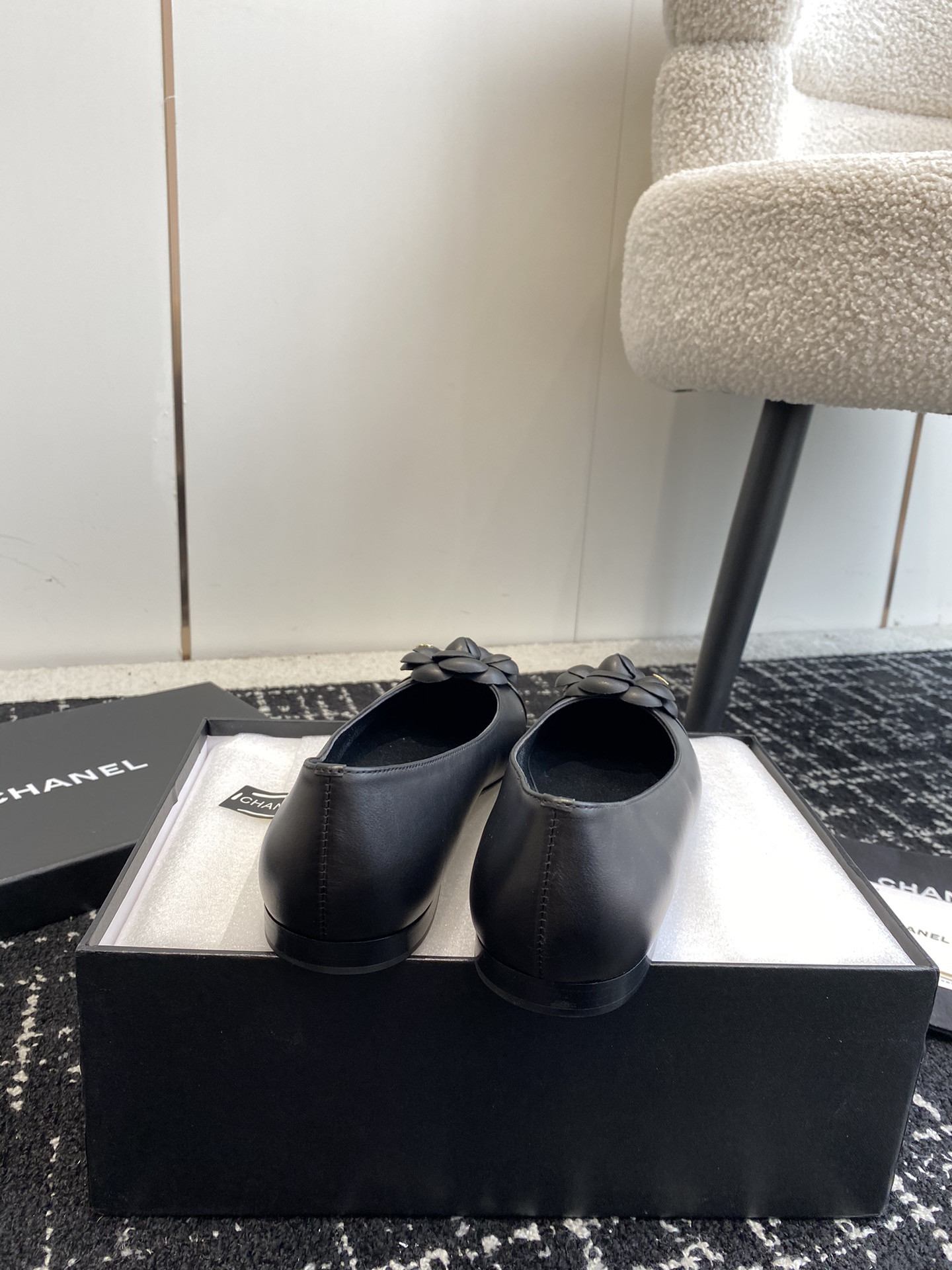 ua Ch*el ballet flats