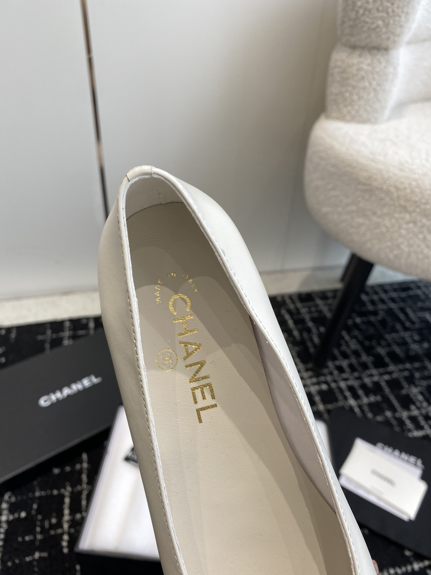 ua Ch*el ballet flats