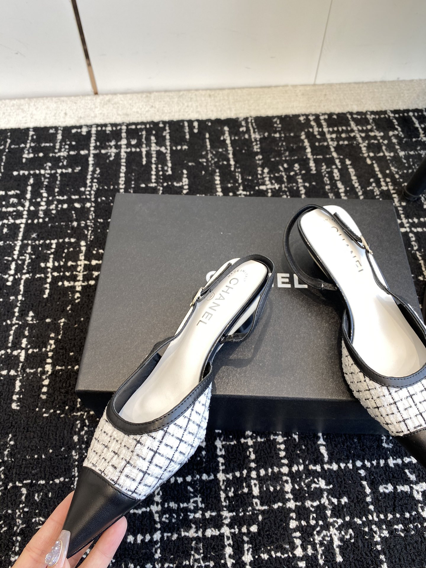 ua Ch*el slingbacks