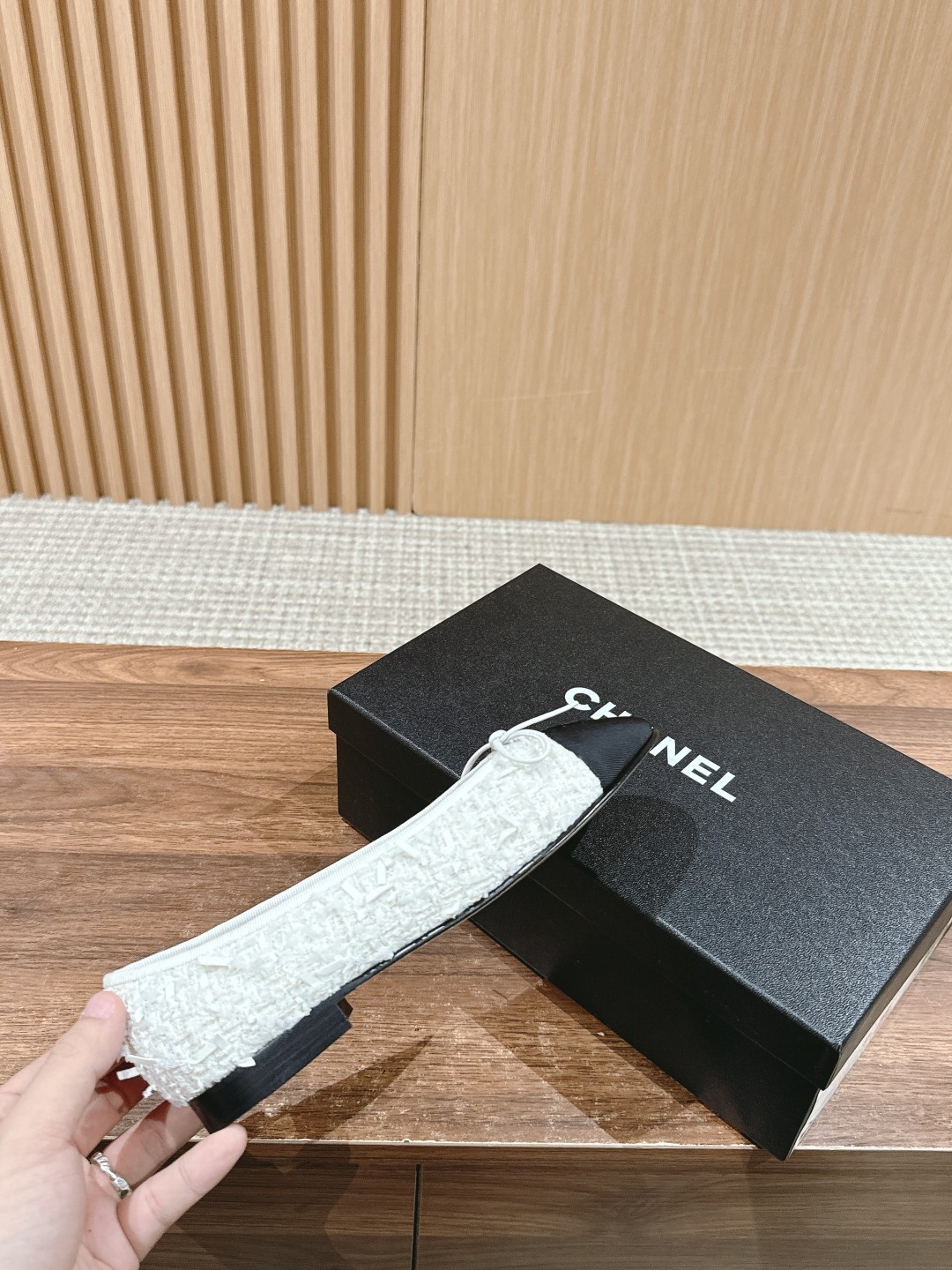ua Ch*el ballet flats