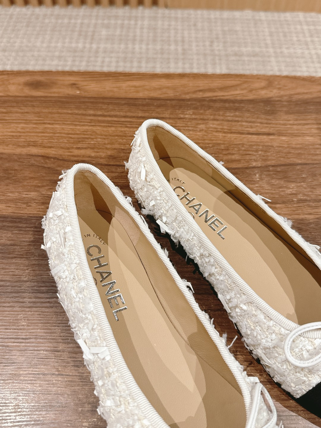 ua Ch*el ballet flats
