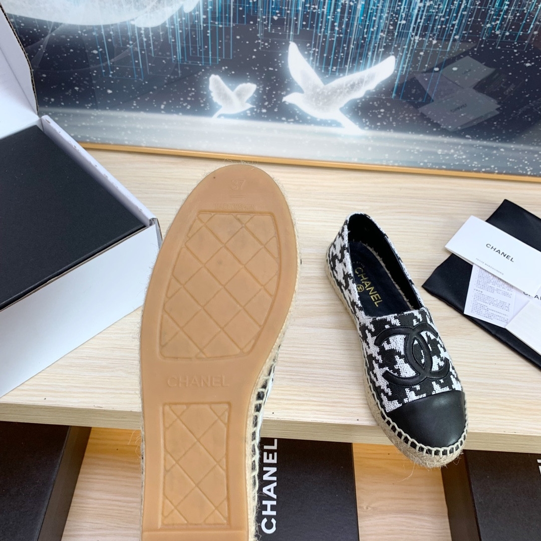 ua Ch*el espadrilles