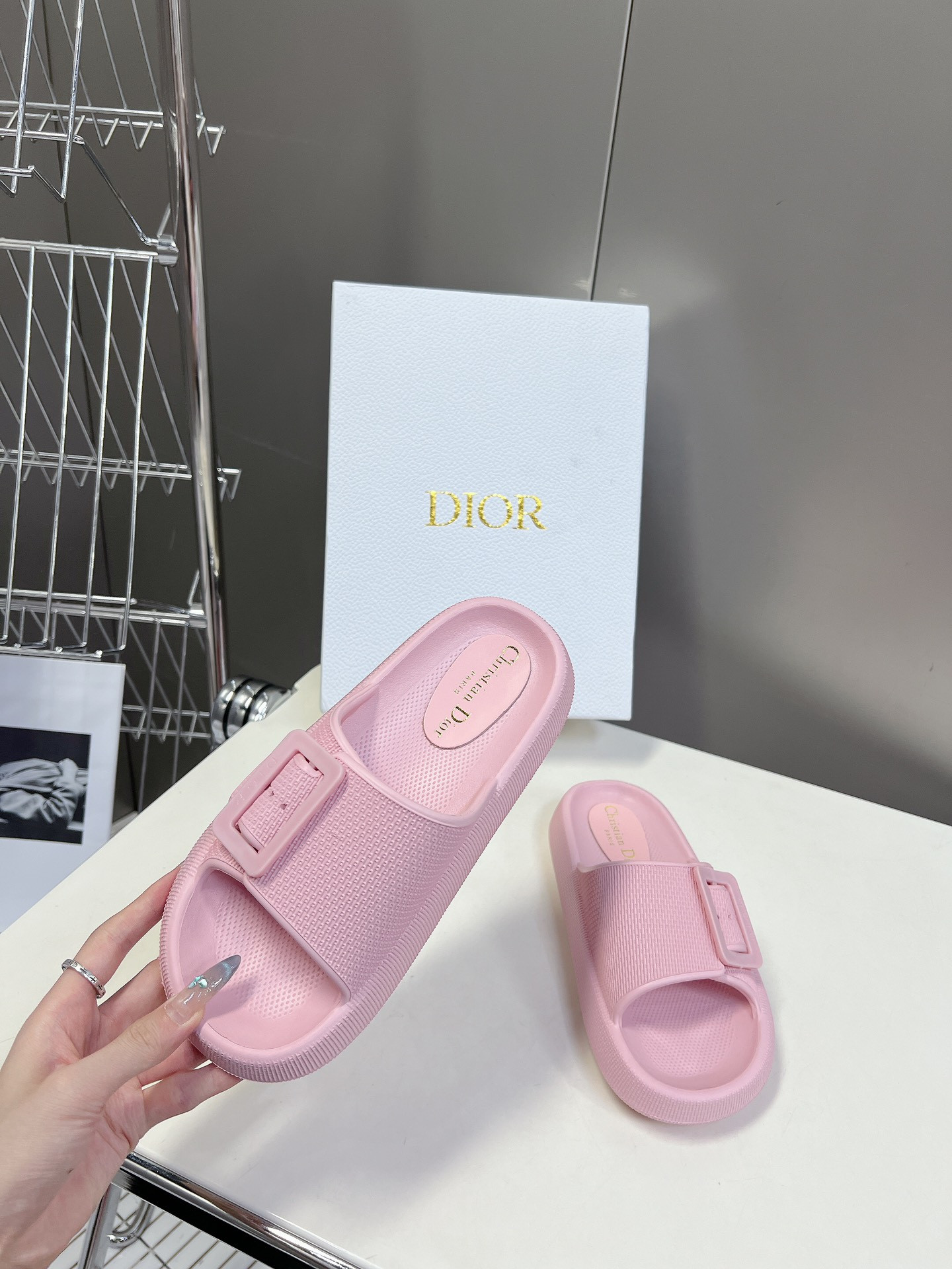 ua D*or slide