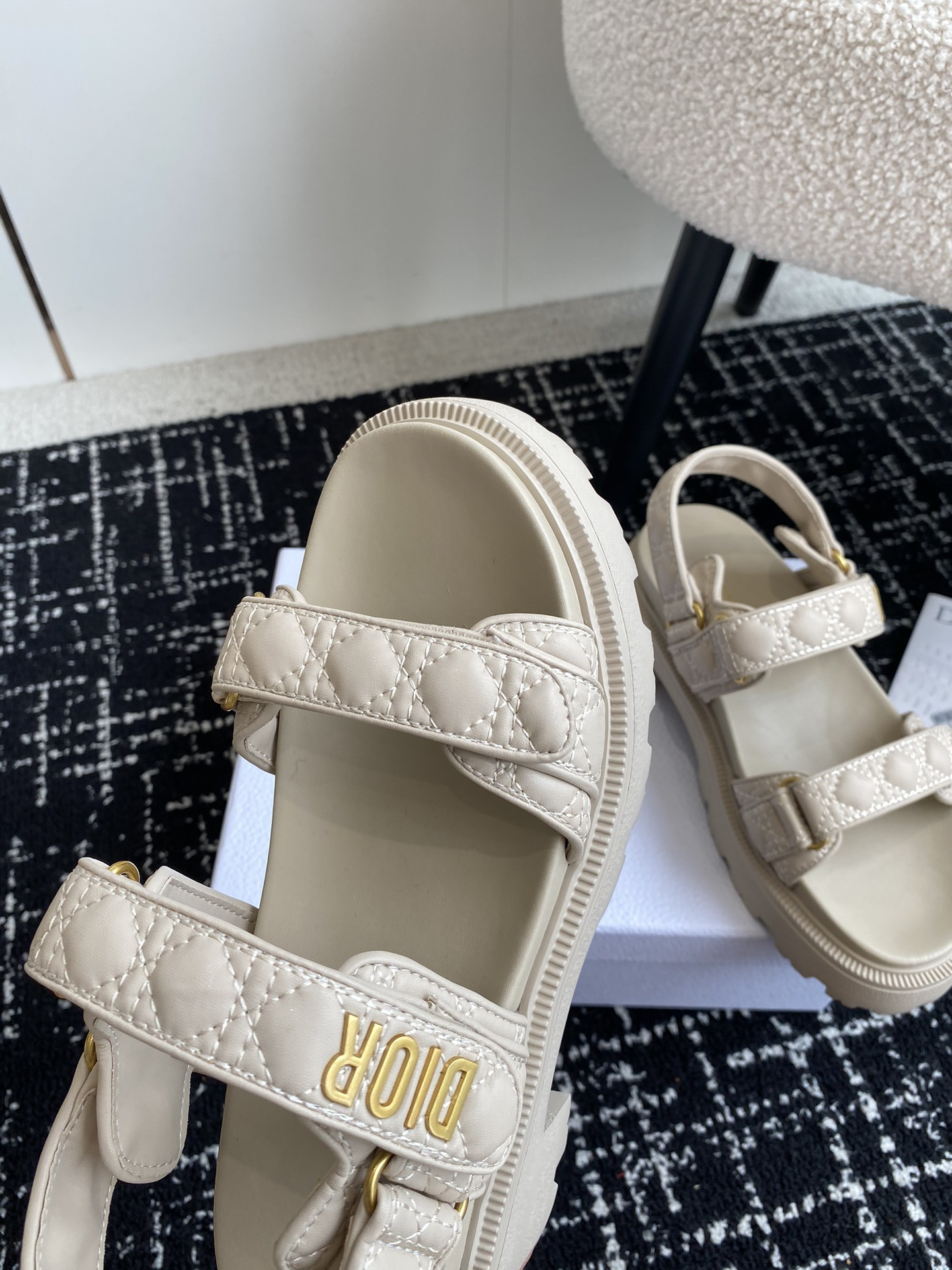 ua D*oract platform sandal