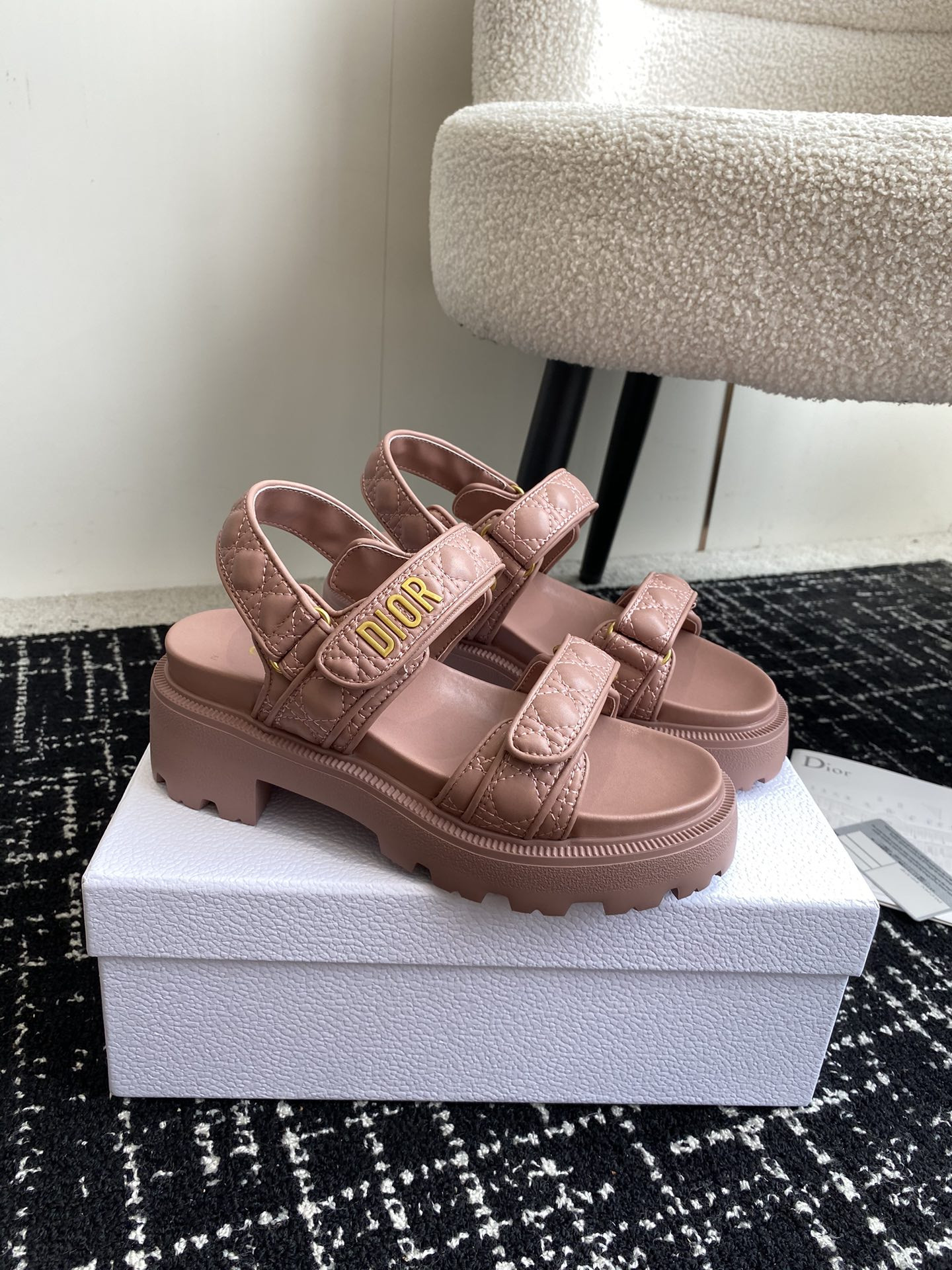 ua D*oract platform sandal