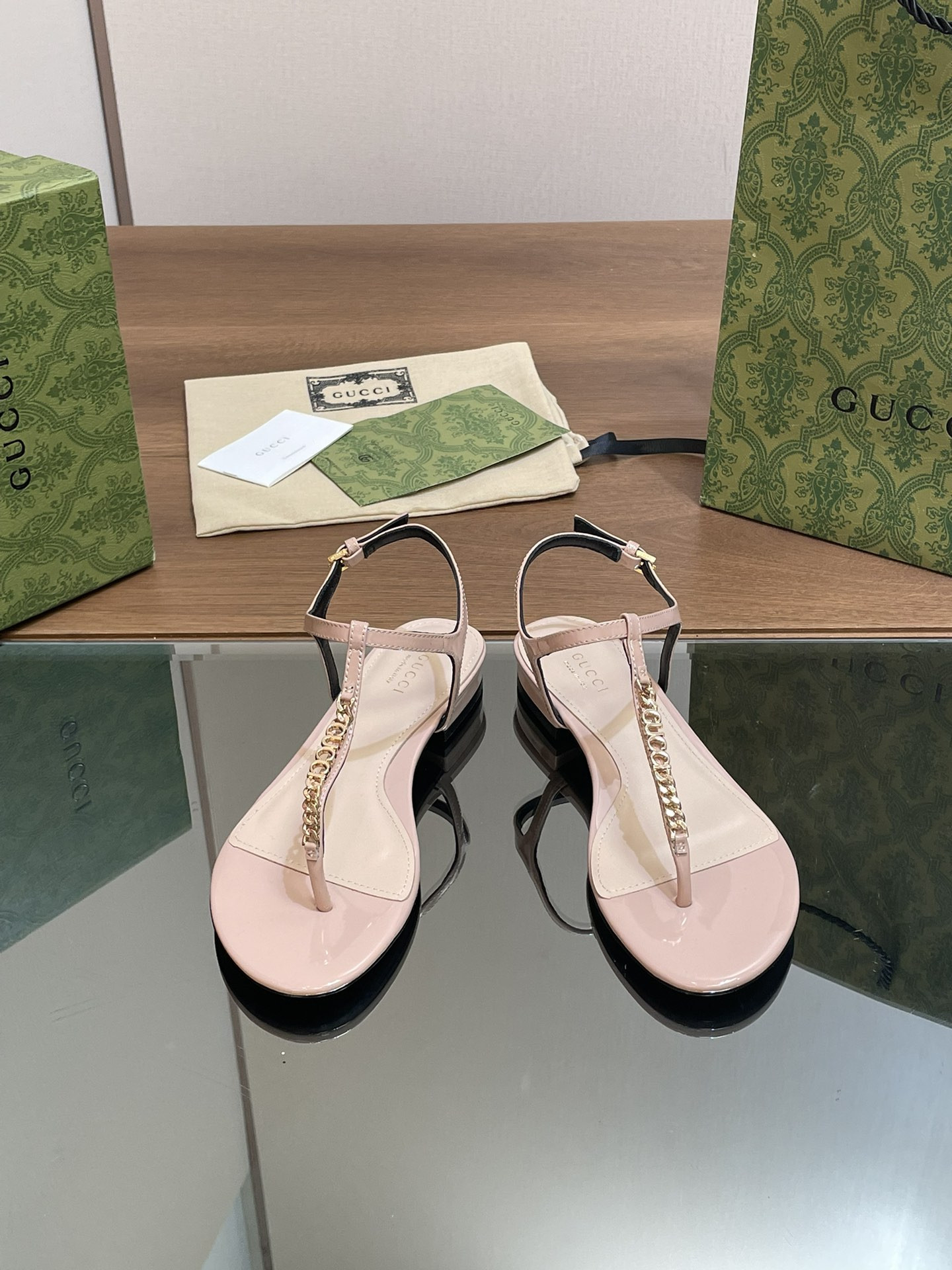 ua G*u*i signoria thong sandal