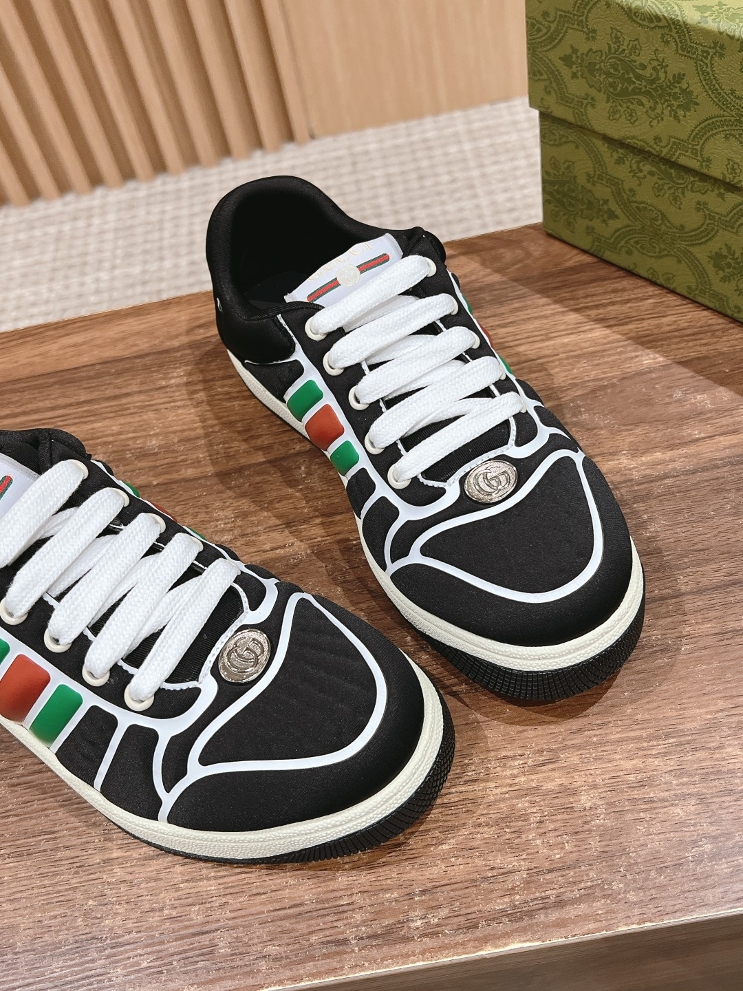 ua G*u*i screener sneaker with web