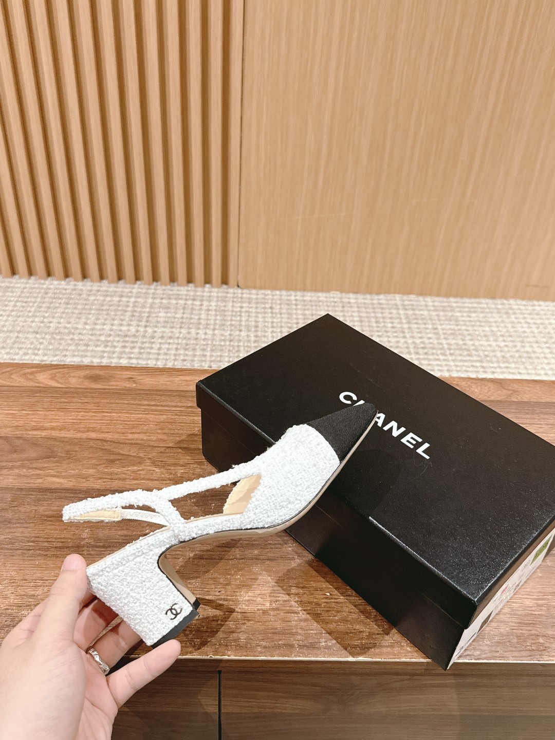 ua Ch*el slingbacks