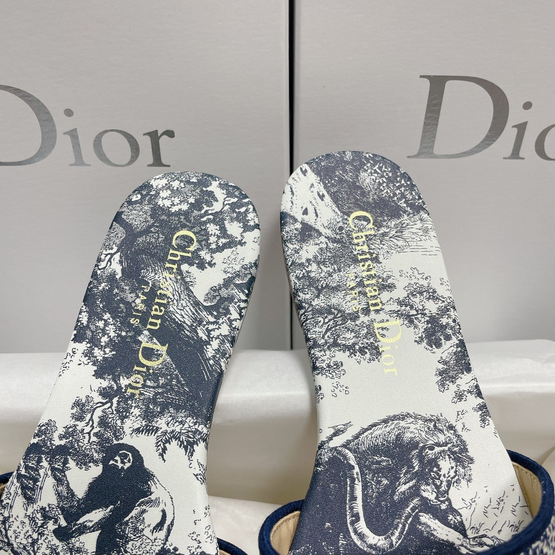 ua D*or dway slide