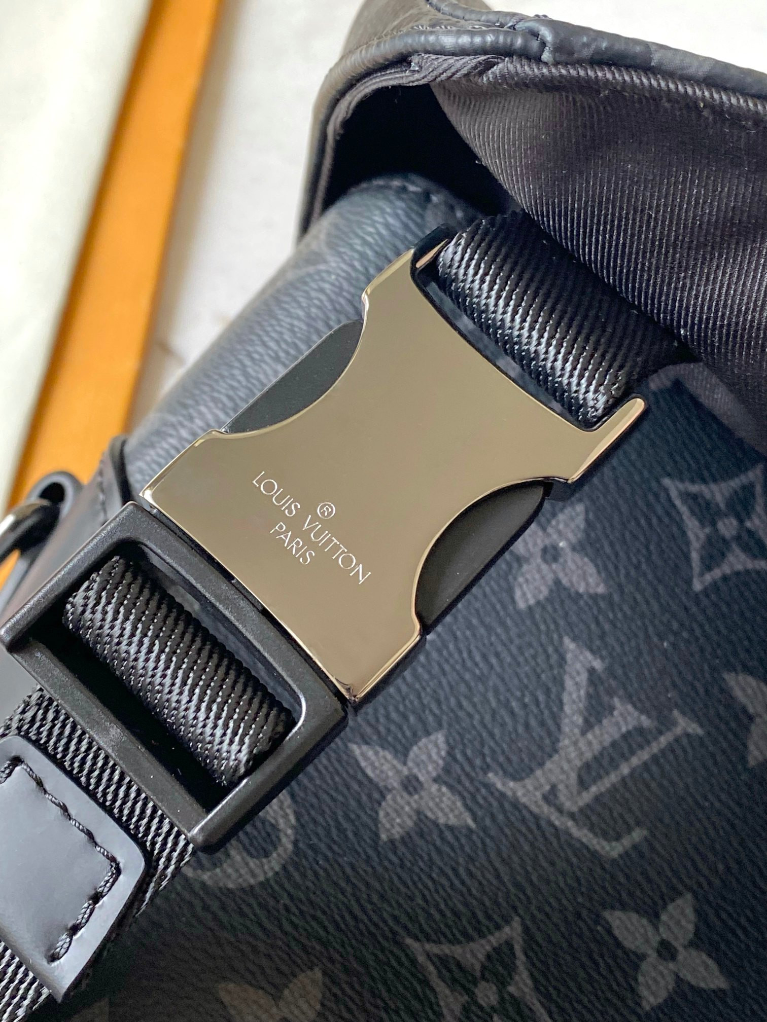 LV VOYAGER M40511 32×23×9CM