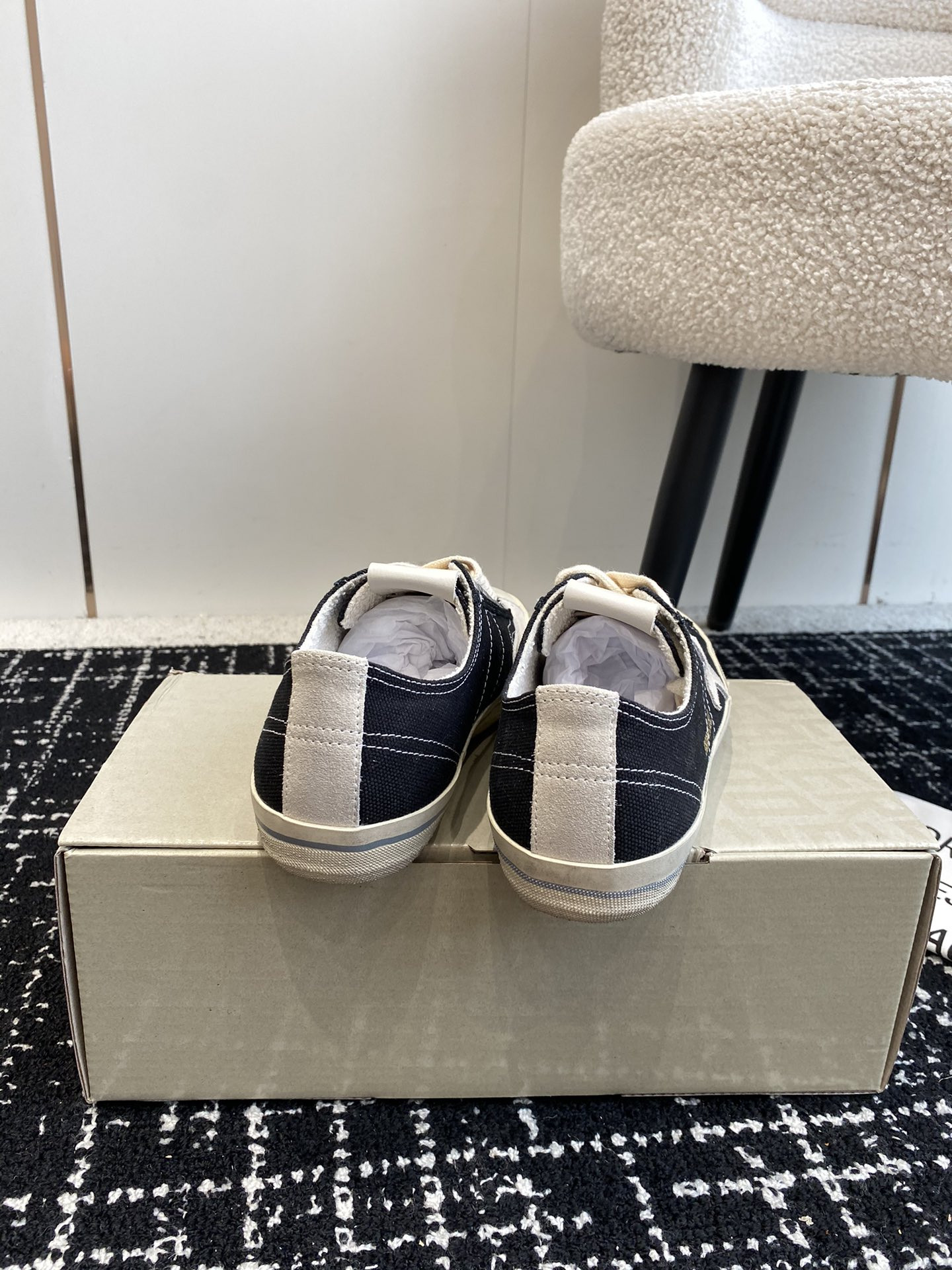 UA Golden Goose V-STAR Sneaker