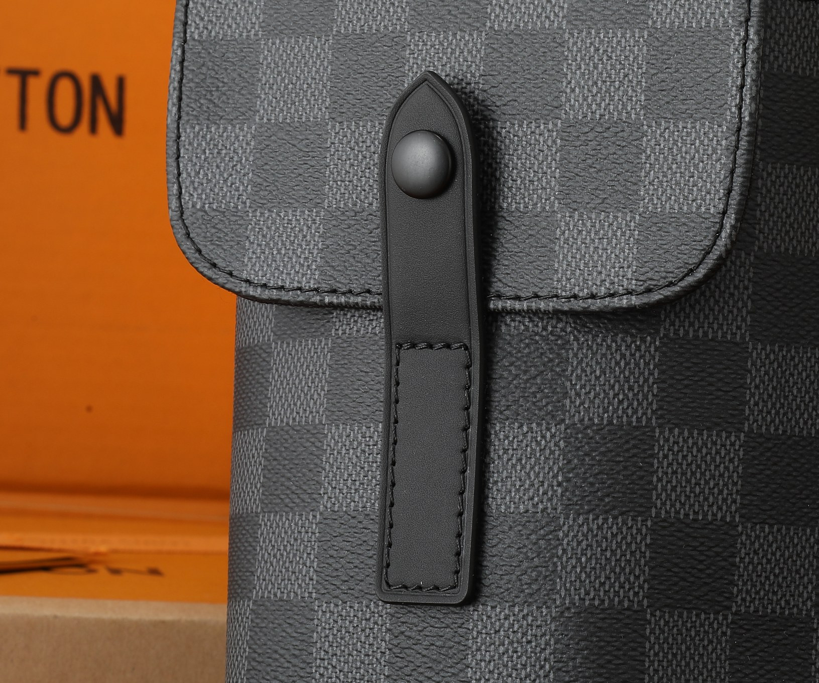 LV Christopher MM N41379 15 x 17.3 x 4.9 inches