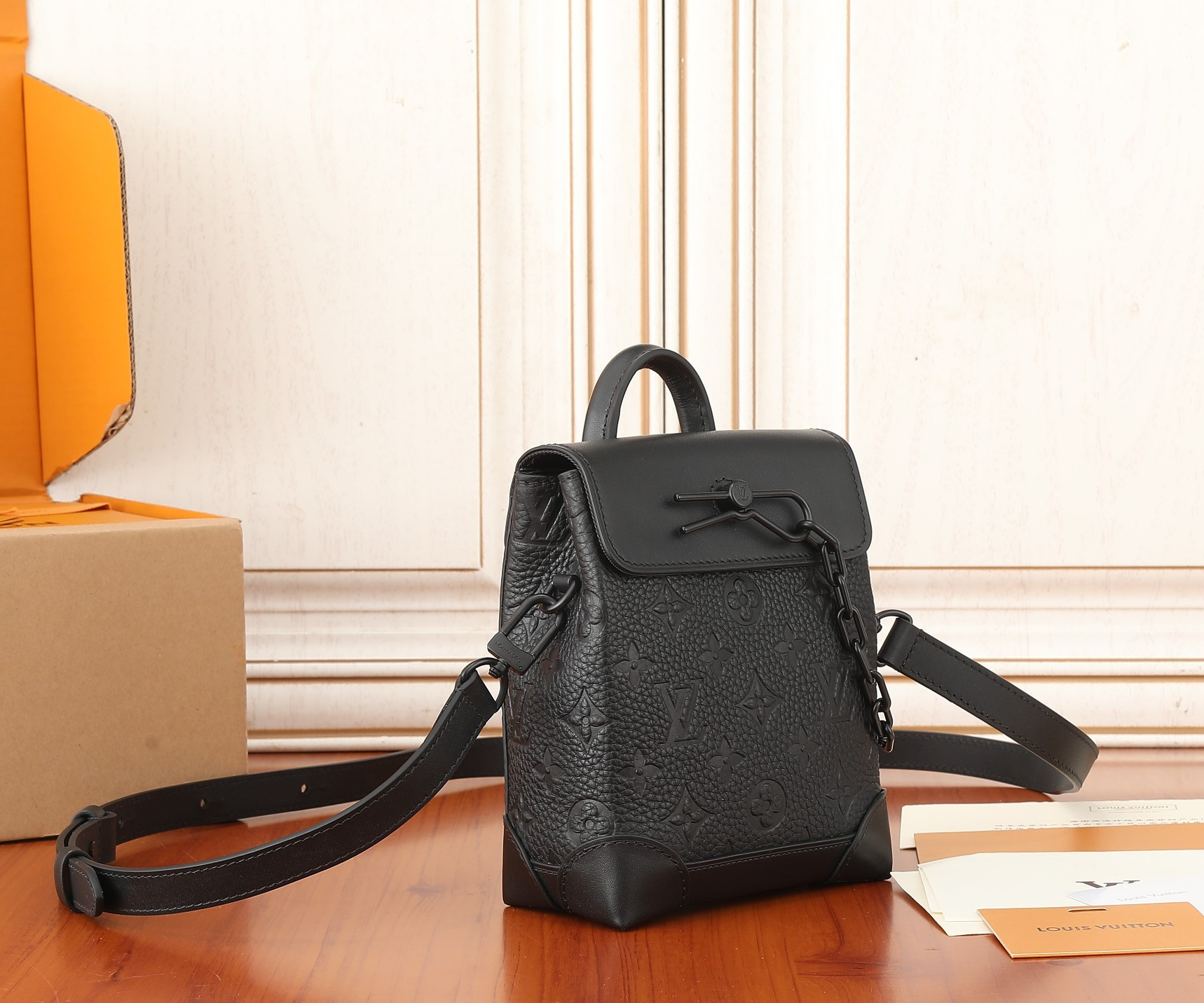 LV Nano Steamer M82772 5.9 x 7.1 x 2.8 inches