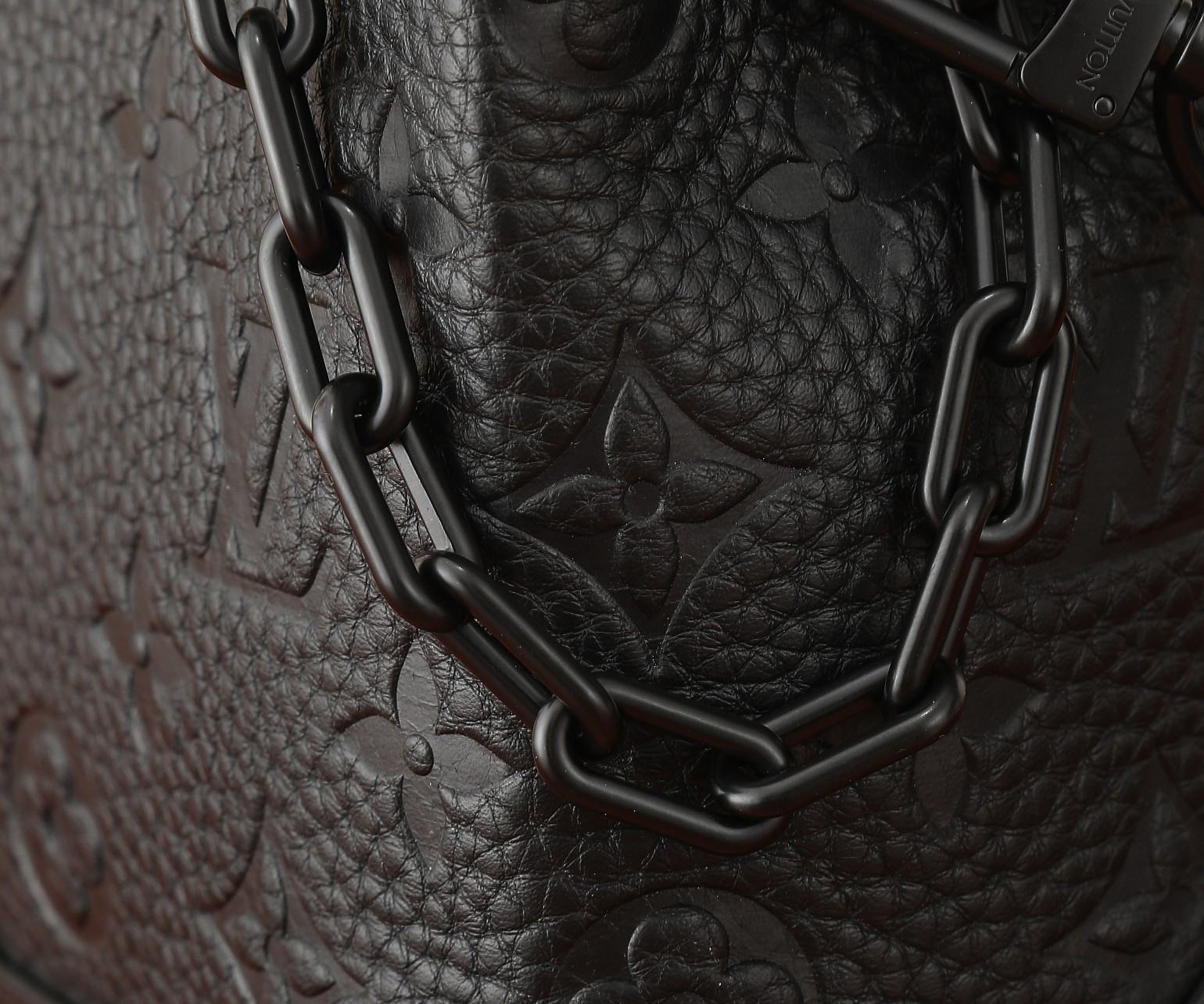 LV Nano Steamer M82772 5.9 x 7.1 x 2.8 inches