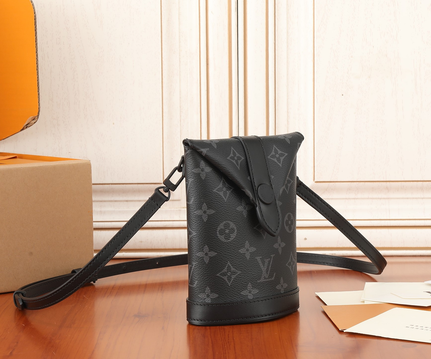 LV Envelope Pouch M11613 12.5x18x8.5CM
