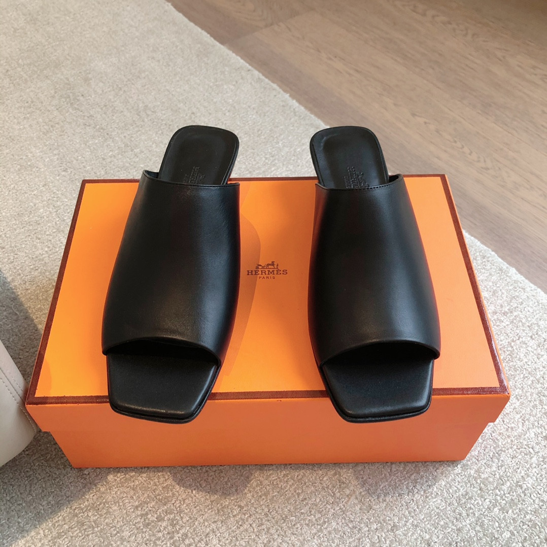 ua H**me5 sandal