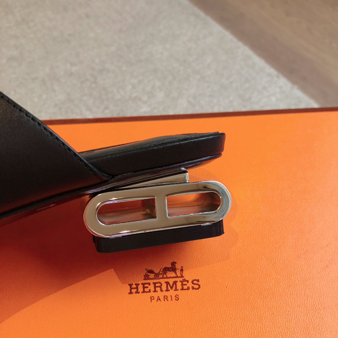 ua H**me5 sandal
